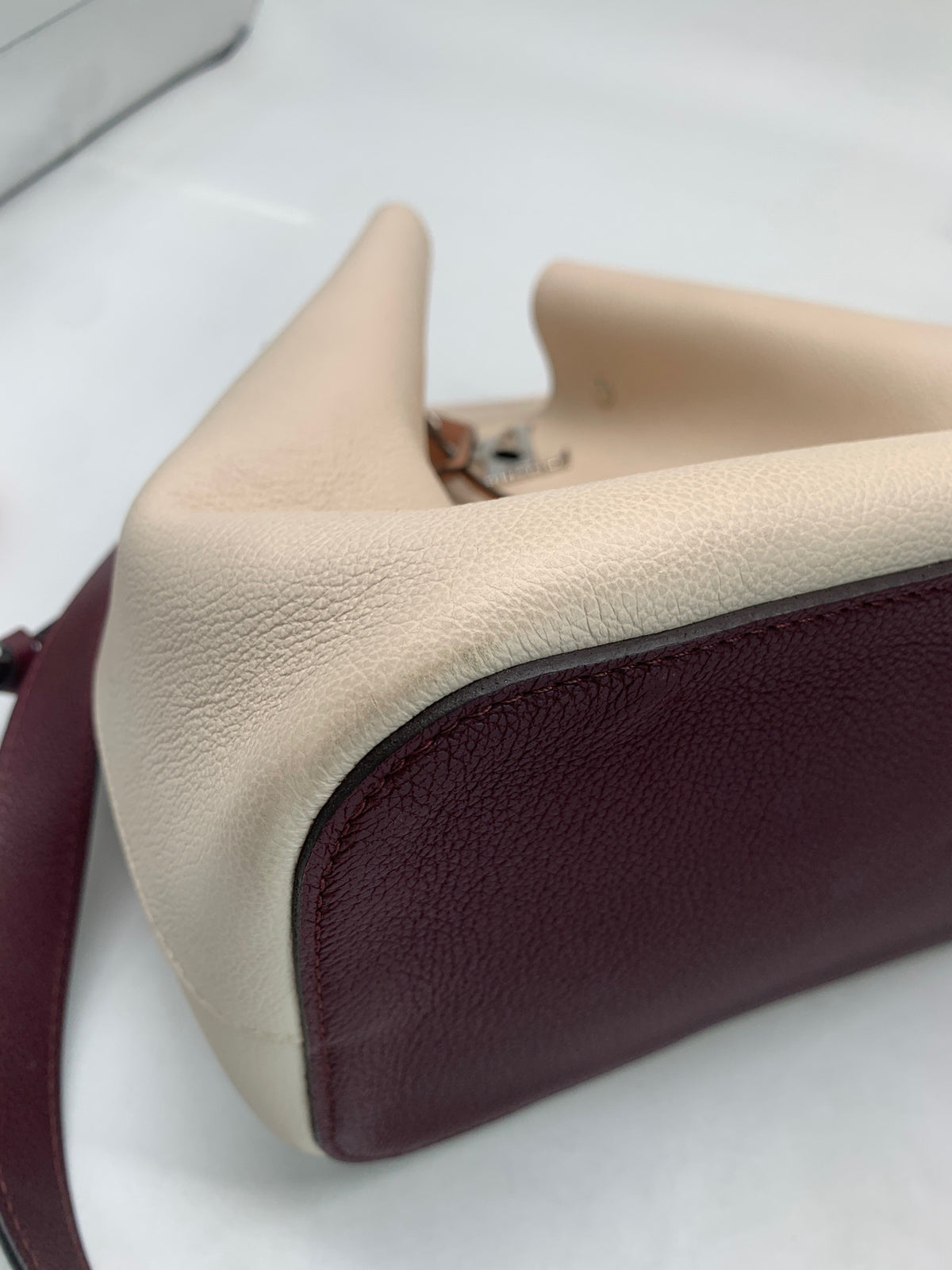 Louis Vuitton - Lockme Bucket - Leather - Beige - (medium)