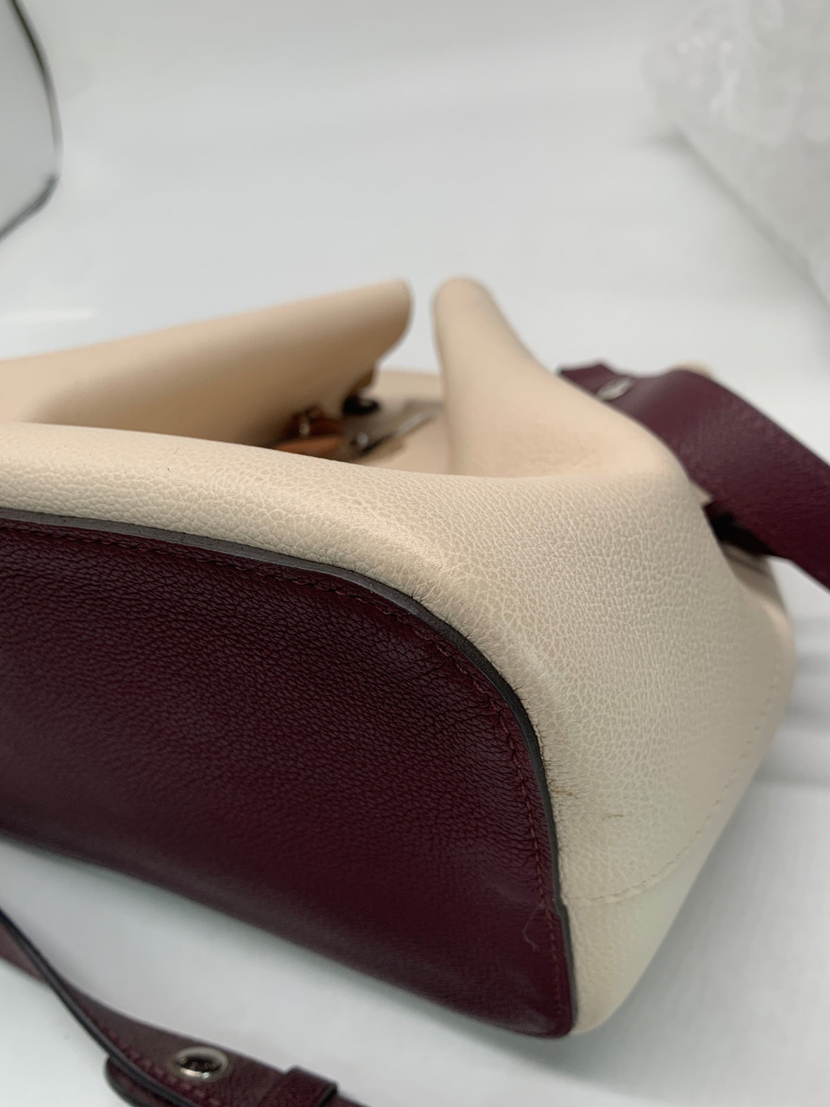 Louis Vuitton - Lockme Bucket - Leather - Beige - (medium)