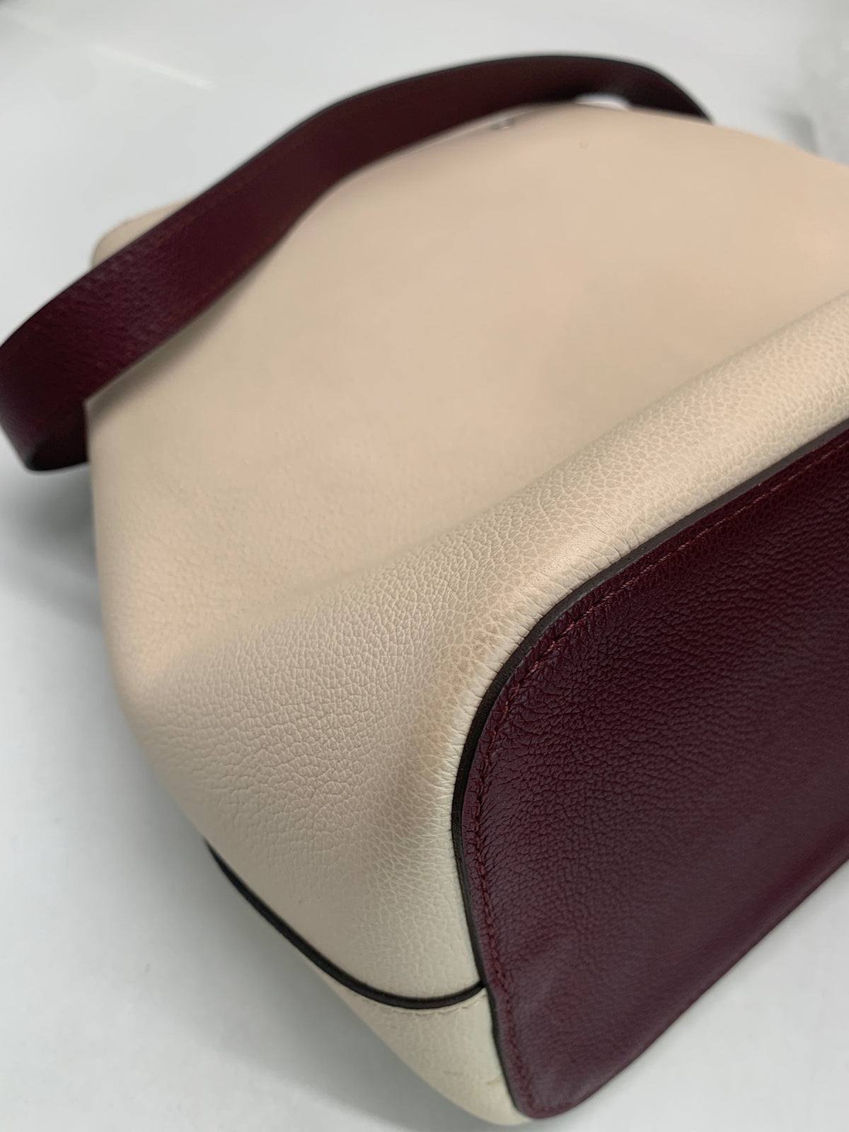 Louis Vuitton - Lockme Bucket - Leather - Beige - (medium)