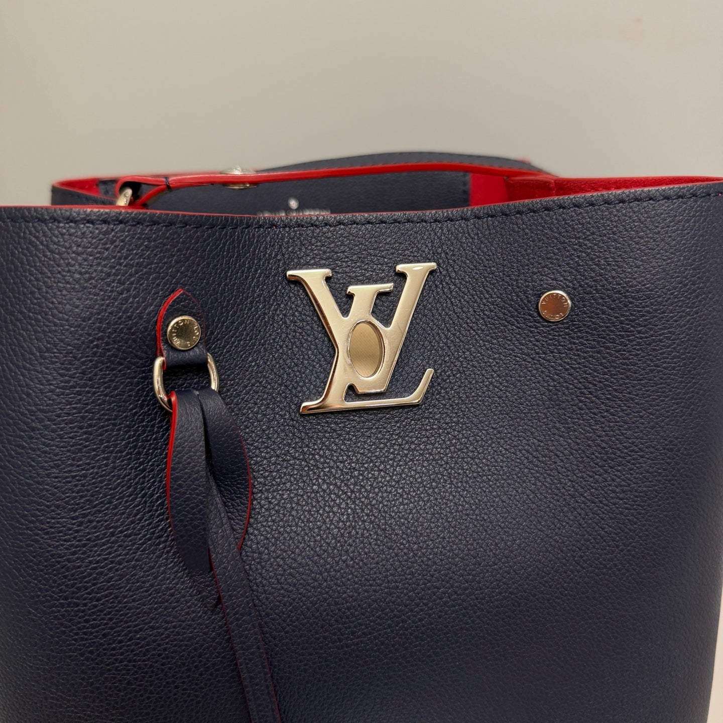 Louis Vuitton - Lockme Bucket - Leather - Blue - (medium)