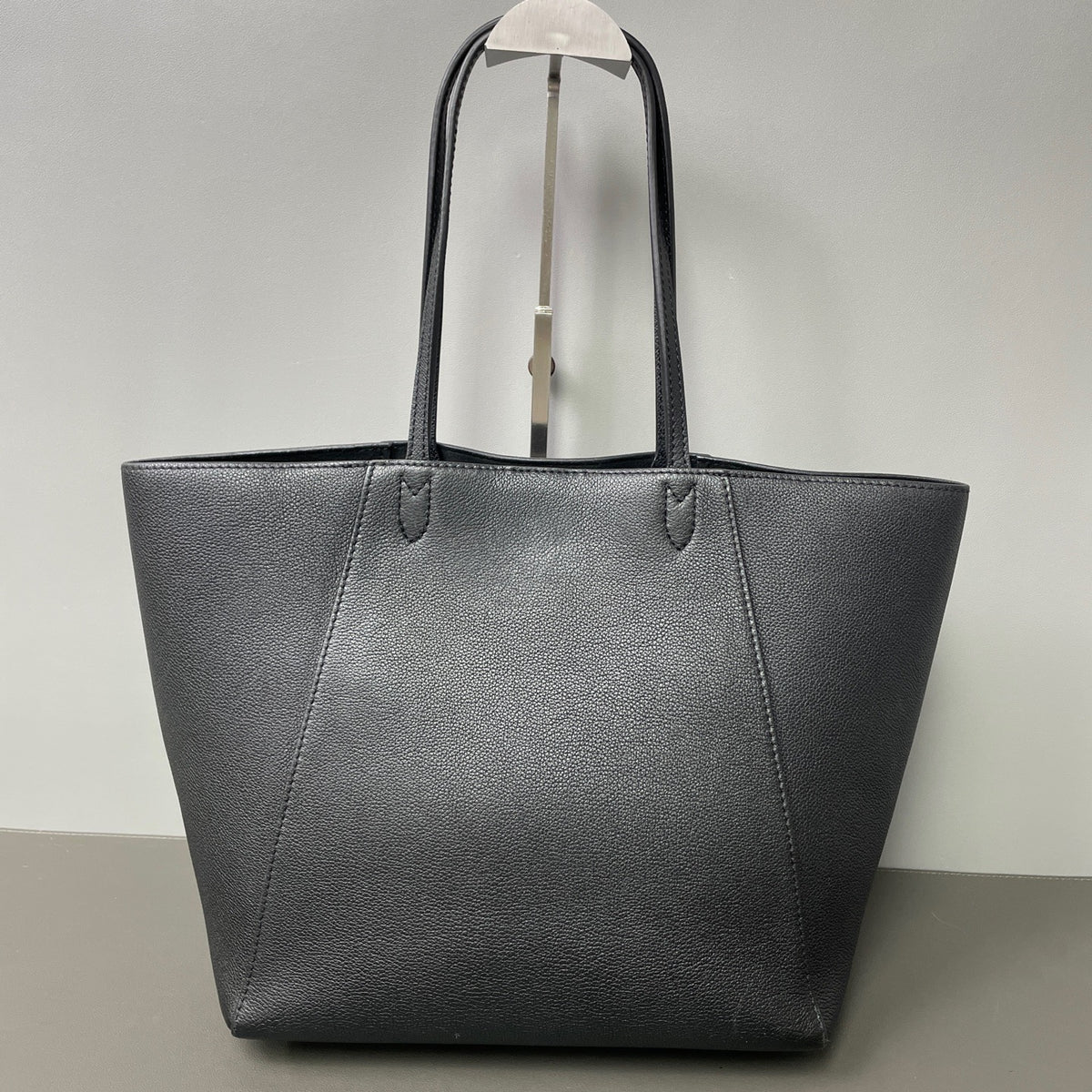 Louis Vuitton - Lockme Cabas - Leather - Grey - (medium)