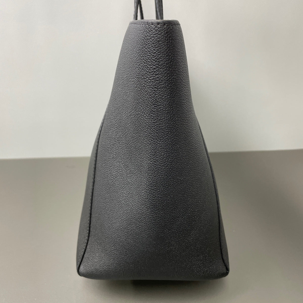 Louis Vuitton - Lockme Cabas - Leather - Grey - (medium)