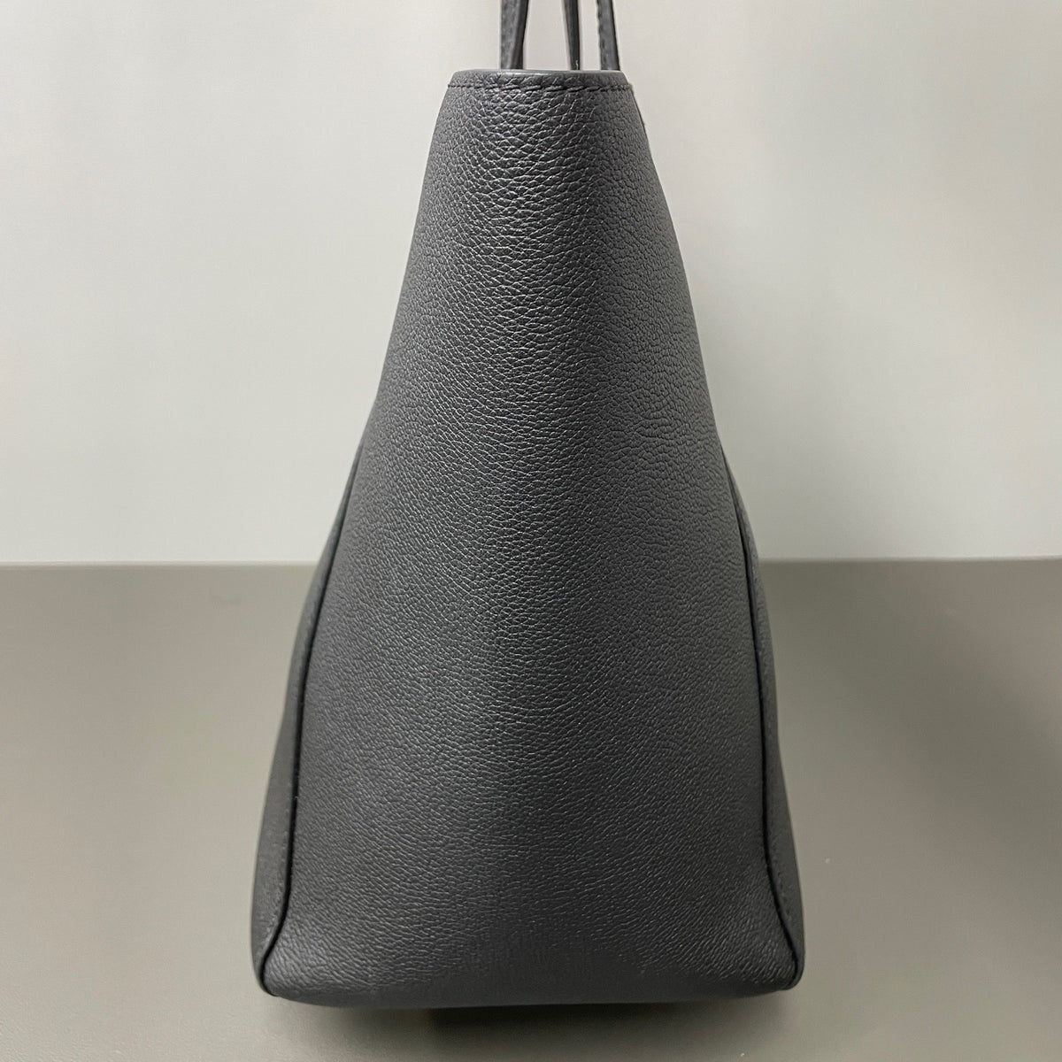 Louis Vuitton - Lockme Cabas - Leather - Grey - (medium)