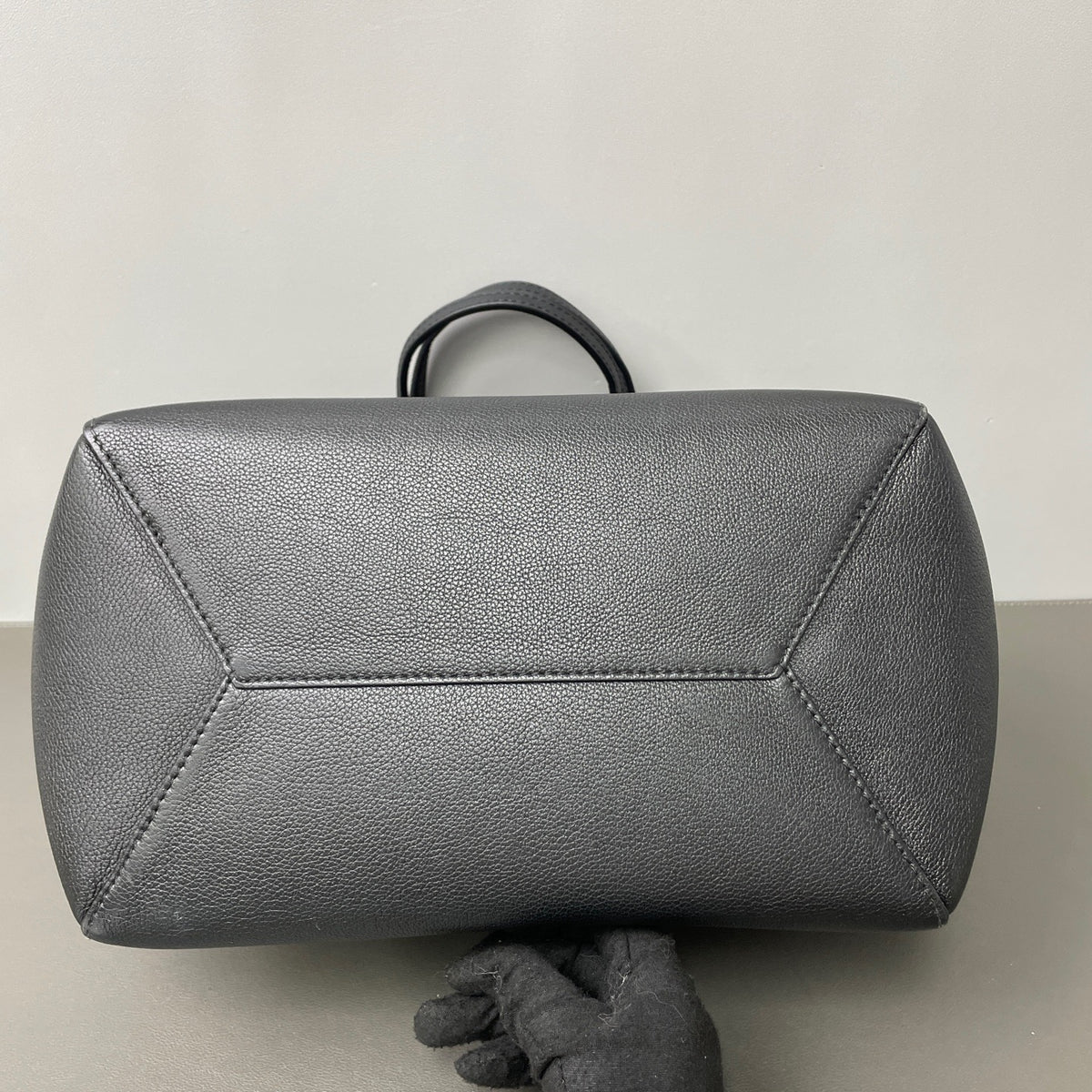 Louis Vuitton - Lockme Cabas - Leather - Grey - (medium)