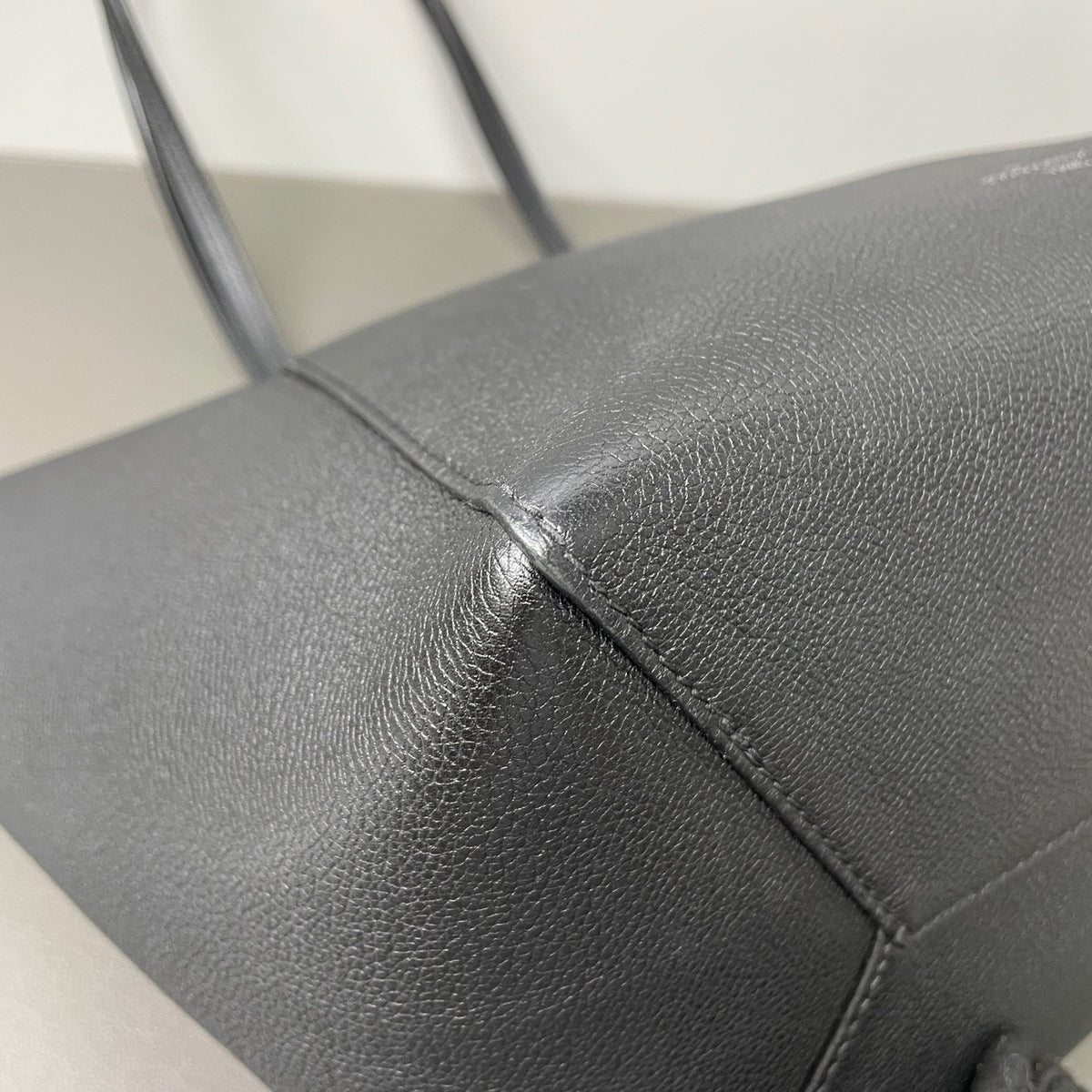 Louis Vuitton - Lockme Cabas - Leather - Grey - (medium)