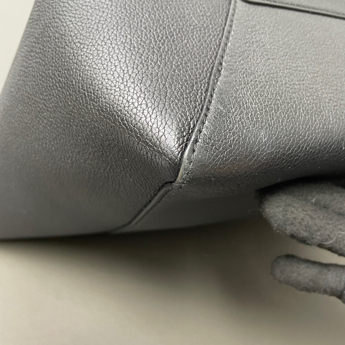 Louis Vuitton - Lockme Cabas - Leather - Grey - (medium)