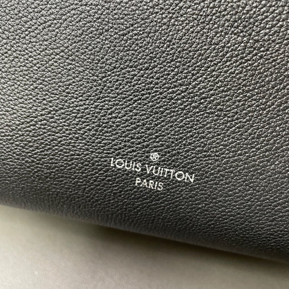 Louis Vuitton - Lockme Cabas - Leather - Grey - (medium)