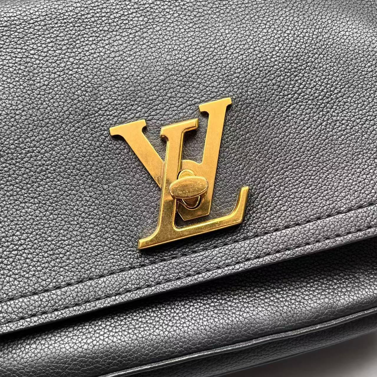 Louis Vuitton - Lockme Chain Bag - Grained leather - Black - (Small)