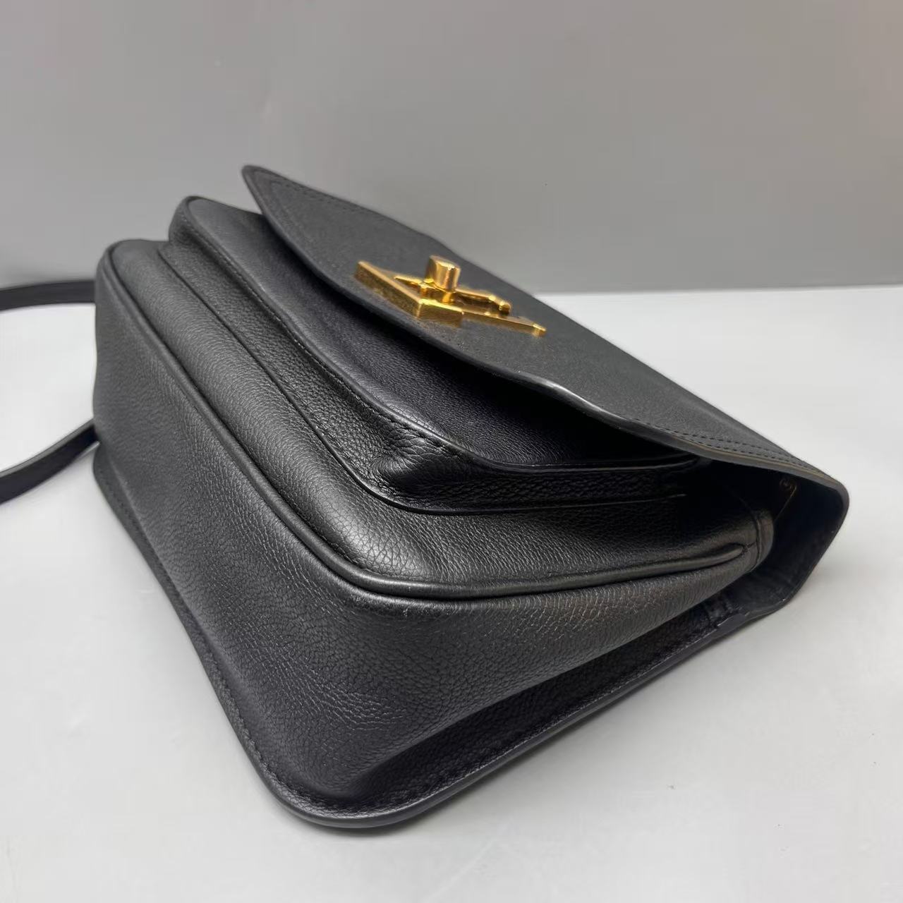 Louis Vuitton - Lockme Chain Bag - Grained leather - Black - (Small)