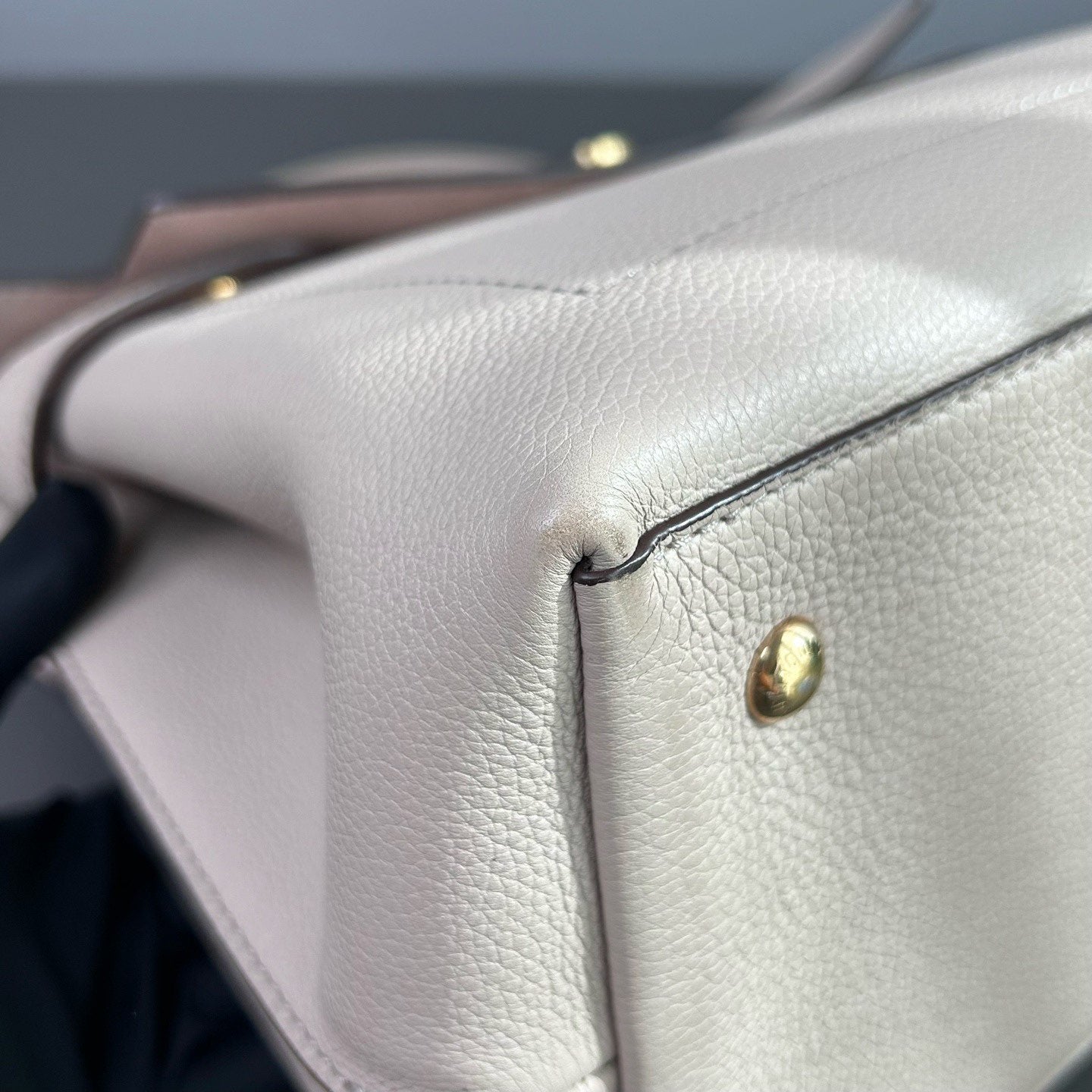 Louis Vuitton - Lockme Ever - Cowhide leather - Taupe - (Medium)