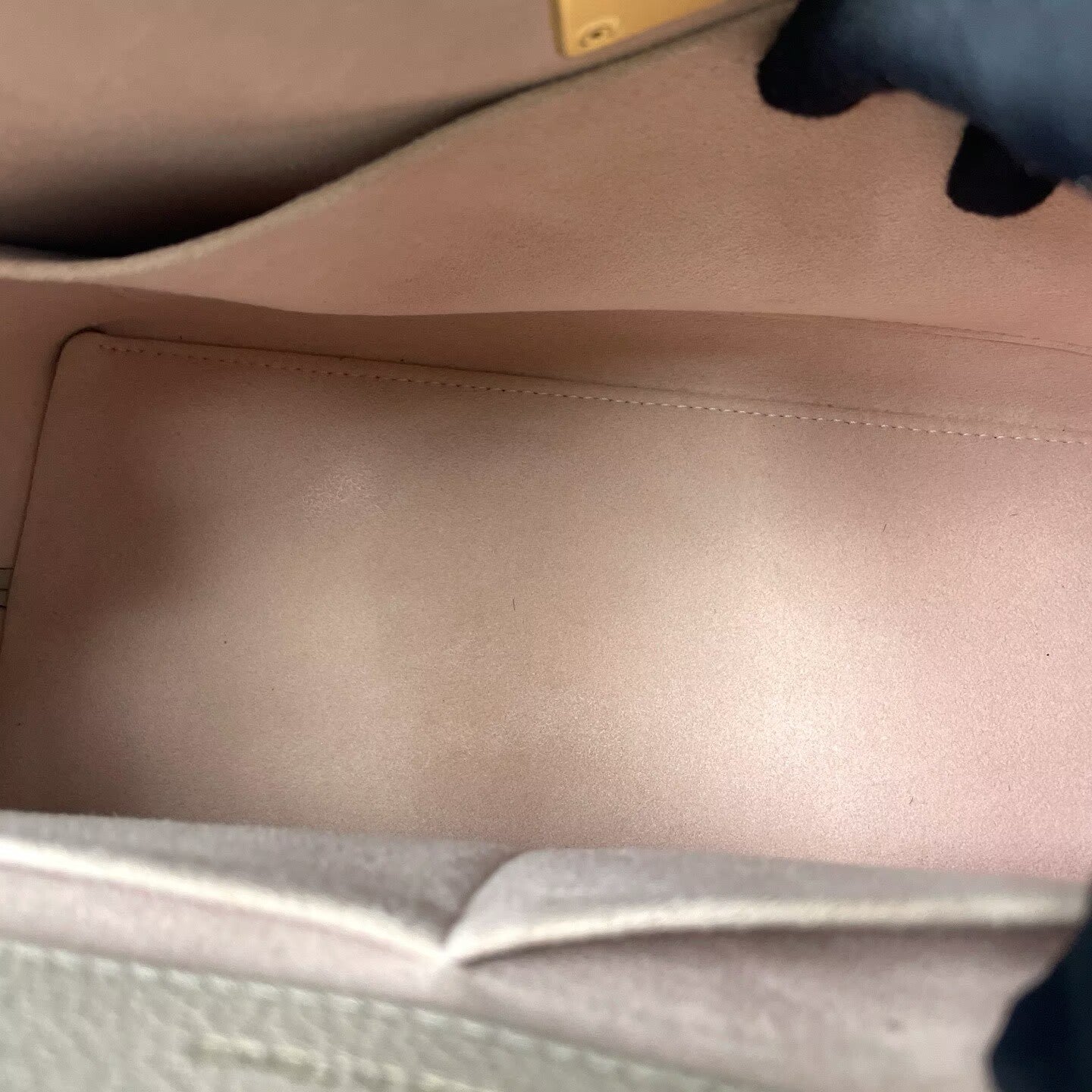 Louis Vuitton - Lockme Ever - Cowhide leather - Taupe - (Medium)