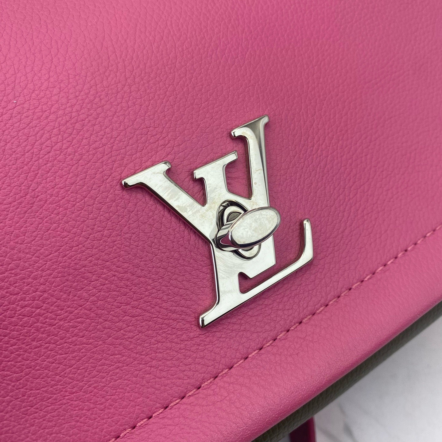 Louis Vuitton - Lockme - Grained cowhide leather - Multicolour (Pink, Olive Green, Beige) - (small)
