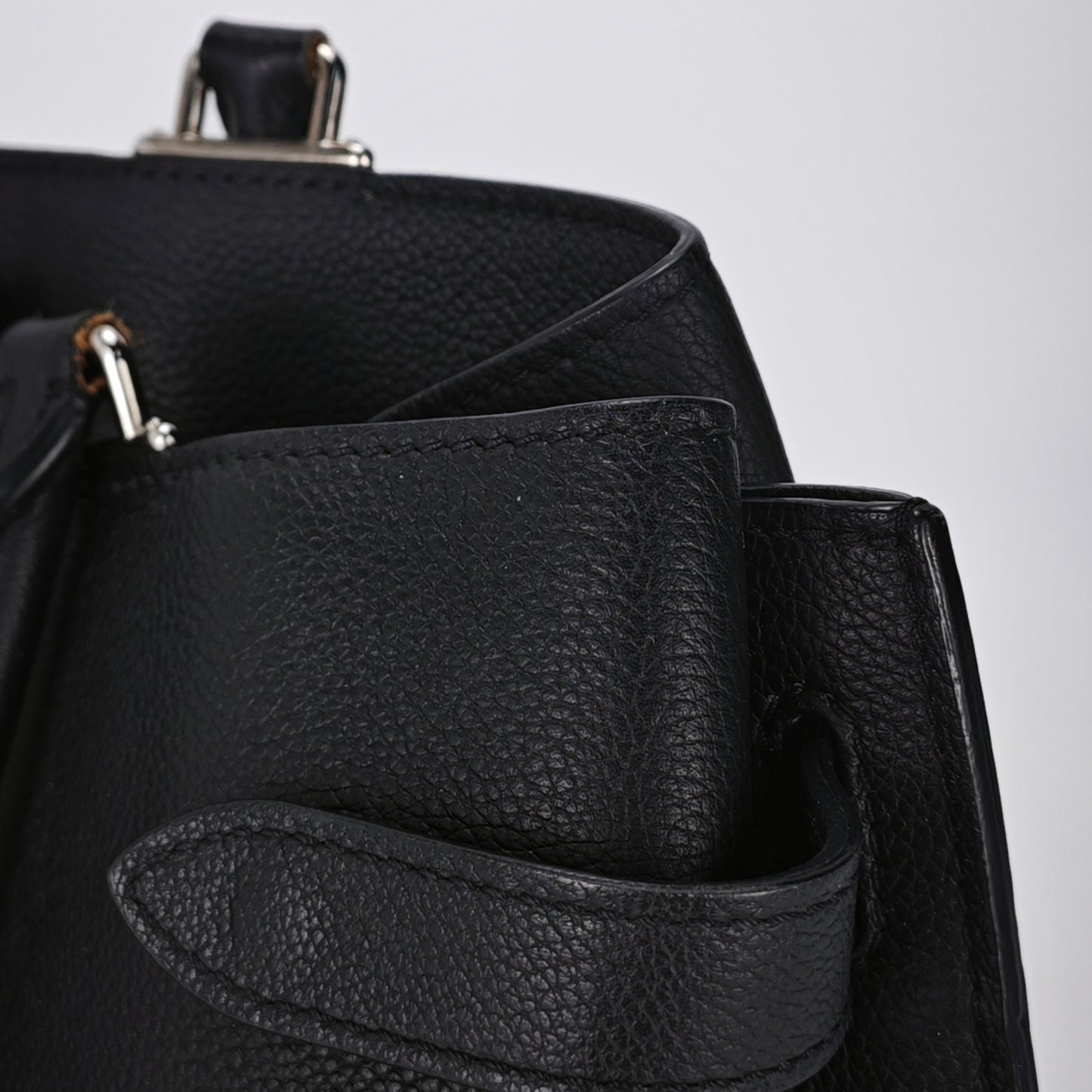 Louis Vuitton - Lockme - Grained leather - Black - (medium)