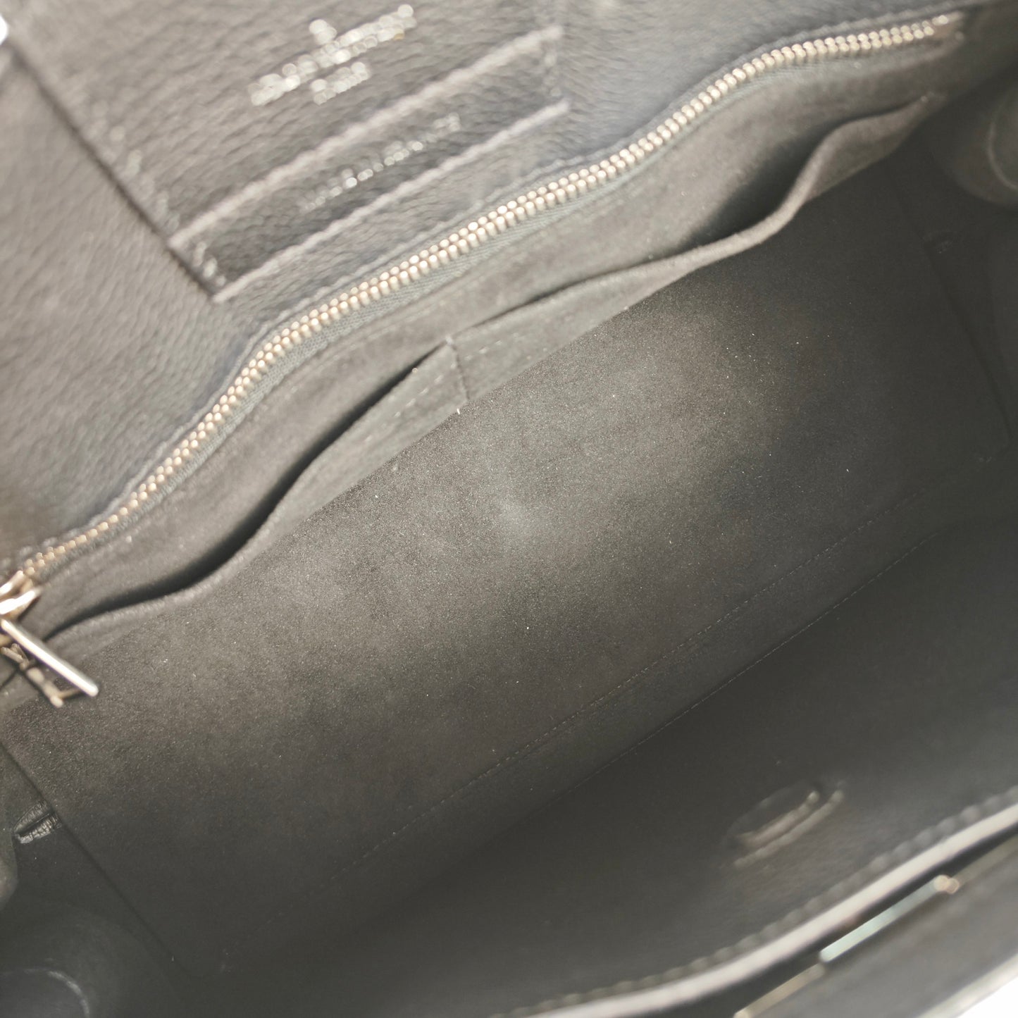 Louis Vuitton - Lockme - Grained leather - Black - (medium)