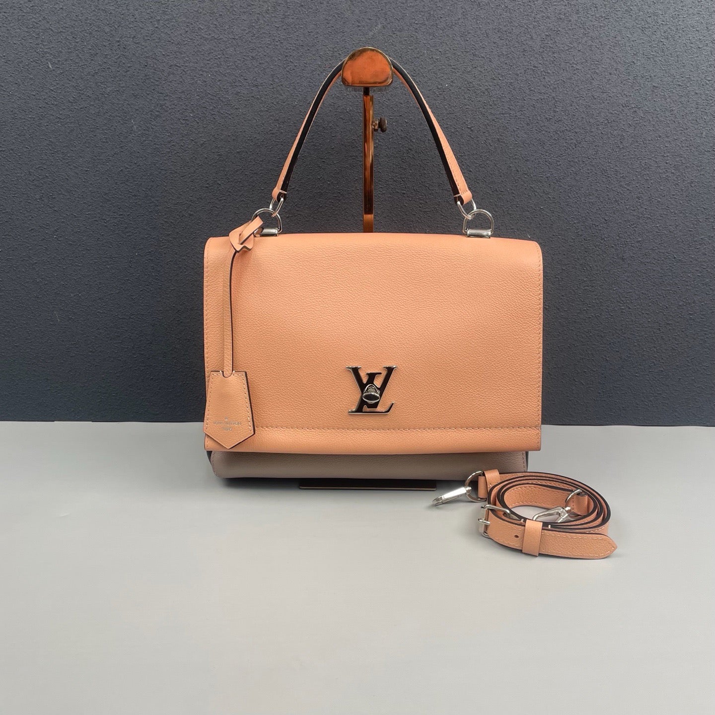 Louis Vuitton - Lockme - Grained leather - Multicolour - (medium)