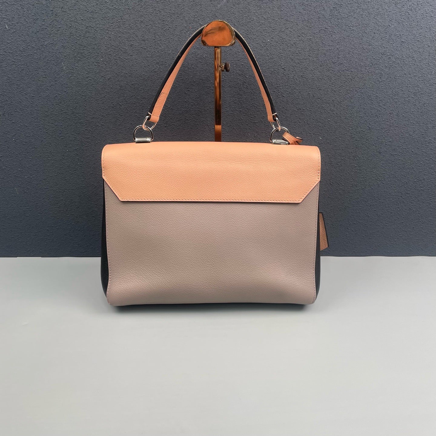 Louis Vuitton - Lockme - Grained leather - Multicolour - (medium)
