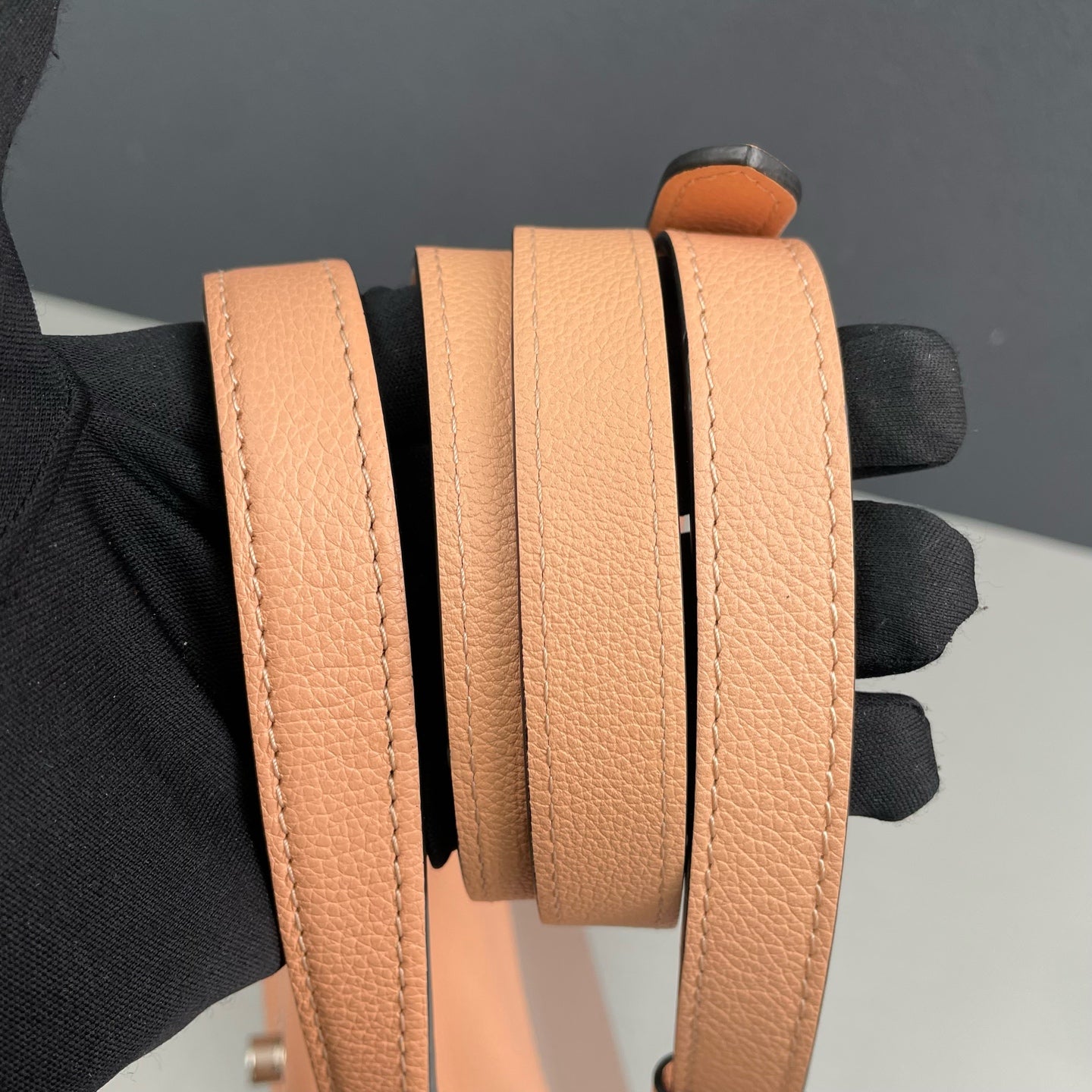Louis Vuitton - Lockme - Grained leather - Multicolour - (Medium)