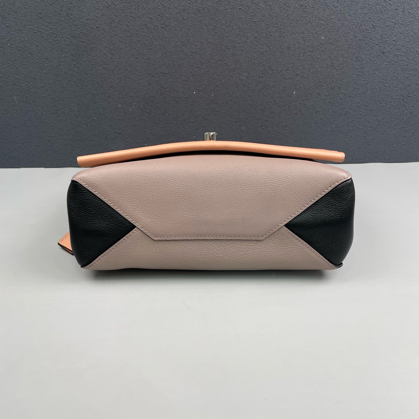 Louis Vuitton - Lockme - Grained leather - Multicolour - (medium)