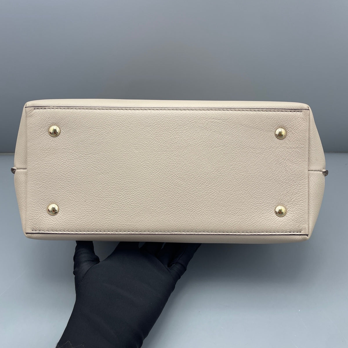 Louis Vuitton - Lockme - Leather - Beige - (medium)