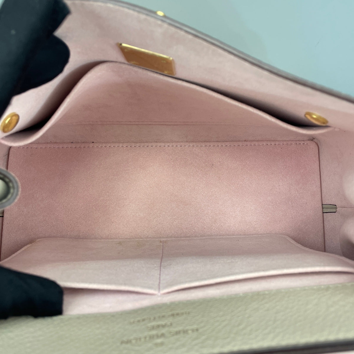 Louis Vuitton - Lockme - Leather - Beige - (medium)