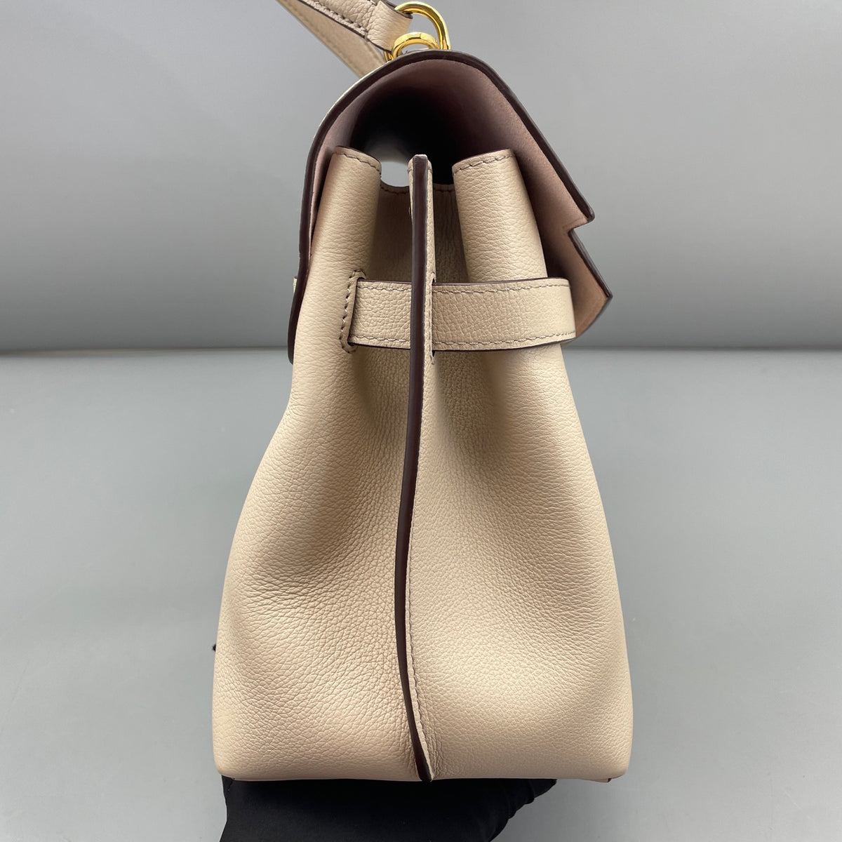 Louis Vuitton - Lockme - Leather - Beige - (medium)