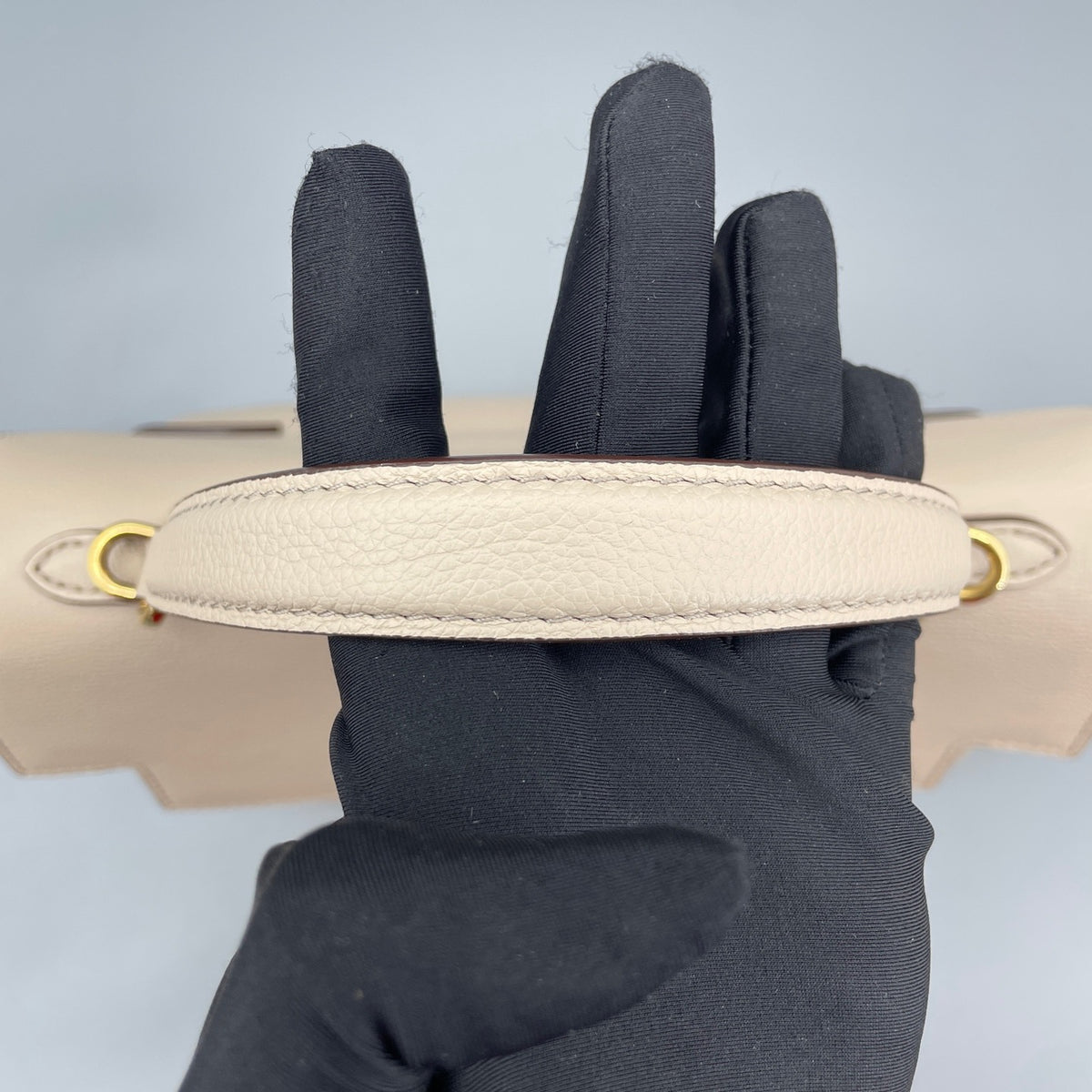 Louis Vuitton - Lockme - Leather - Beige - (medium)