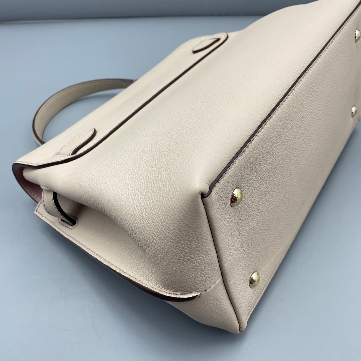 Louis Vuitton - Lockme - Leather - Beige - (medium)