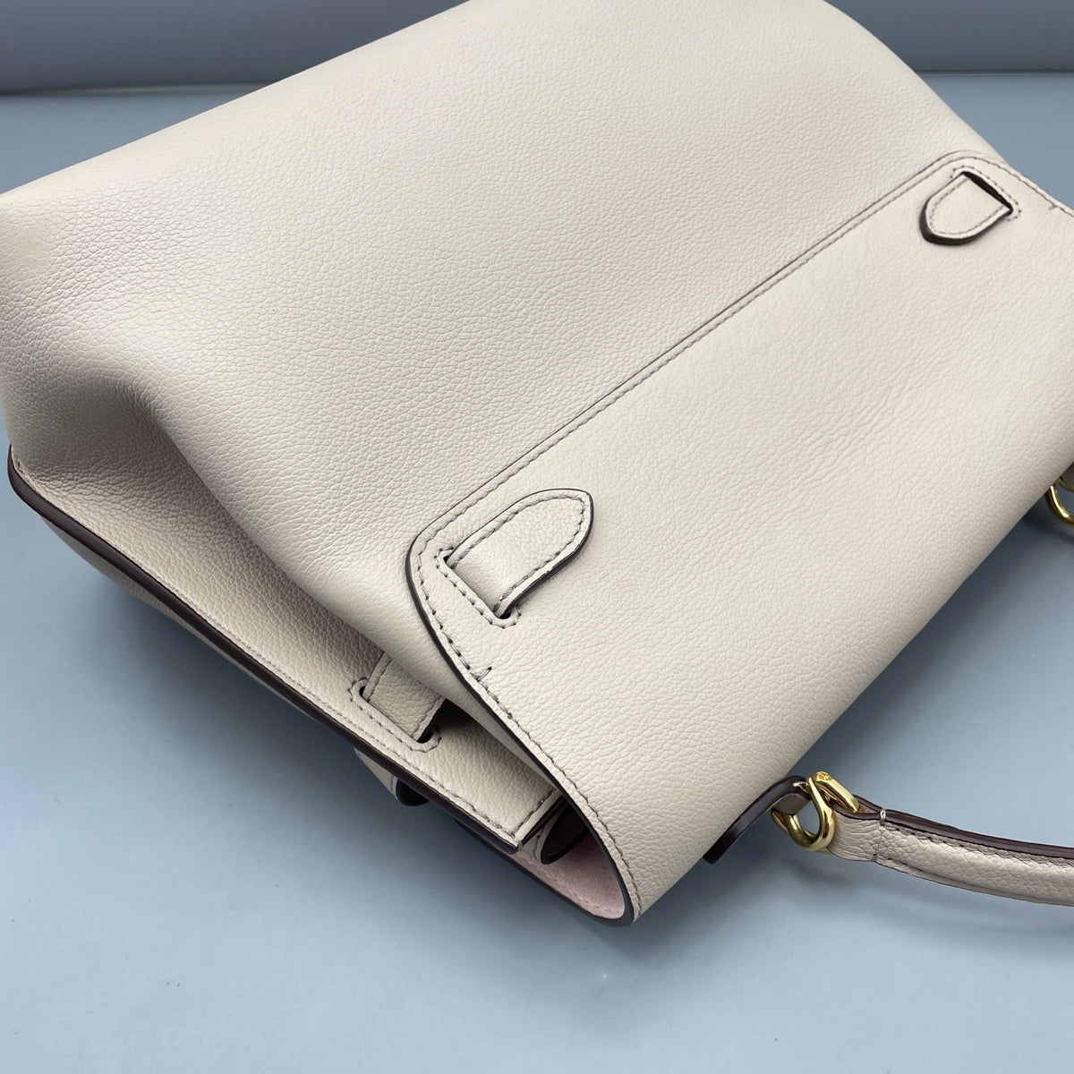 Louis Vuitton - Lockme - Leather - Beige - (medium)