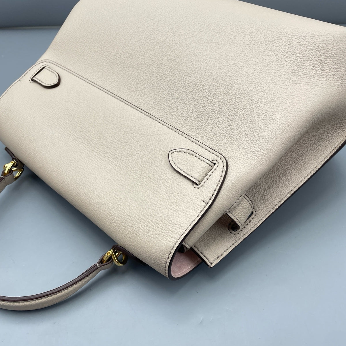 Louis Vuitton - Lockme - Leather - Beige - (medium)