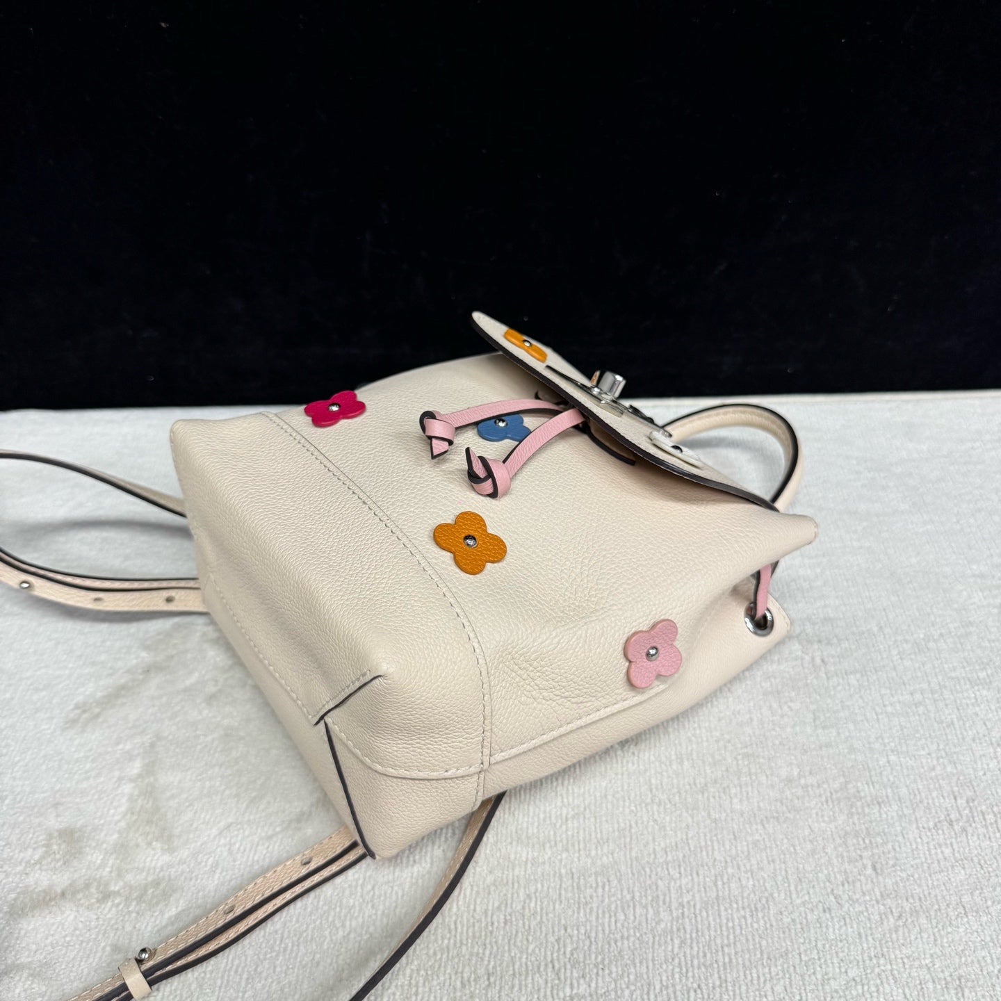 Louis Vuitton - Lockme - Leather - Beige - (mini)