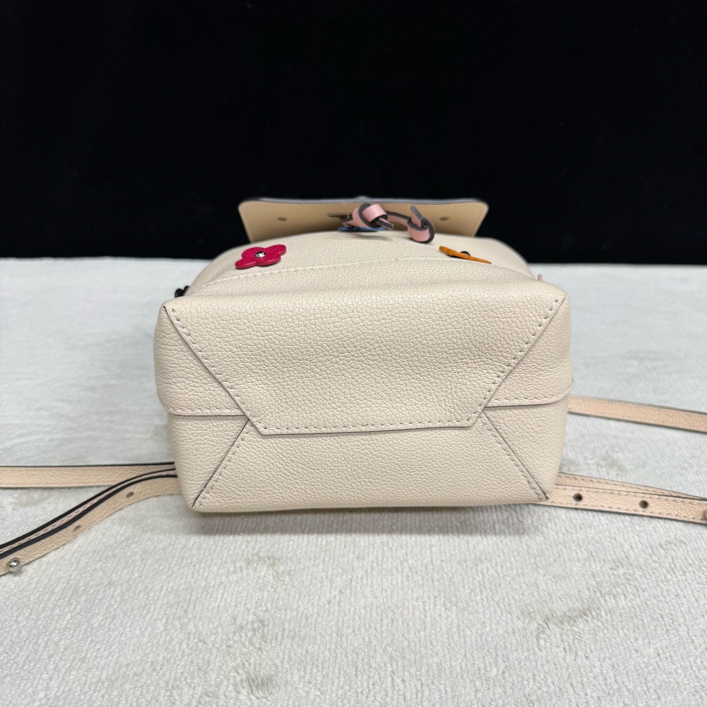 Louis Vuitton - Lockme - Leather - Beige - (mini)