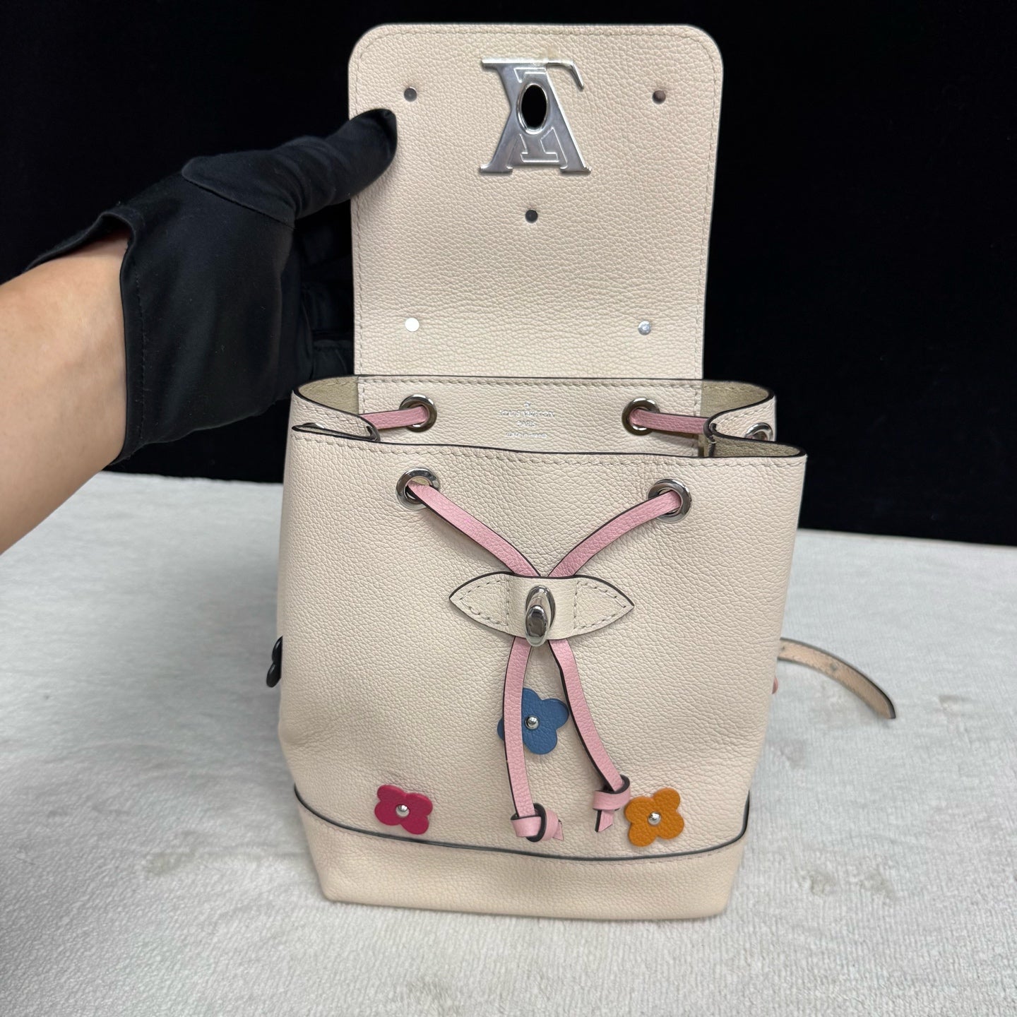 Louis Vuitton - Lockme - Leather - Beige - (mini)
