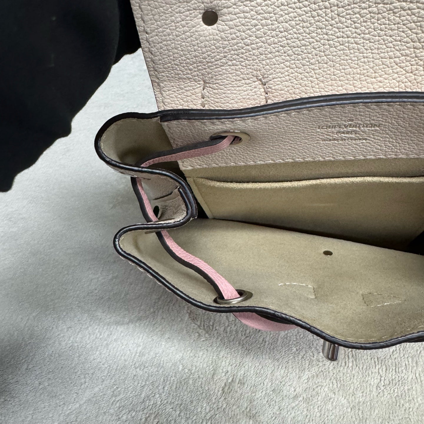 Louis Vuitton - Lockme - Leather - Beige - (mini)