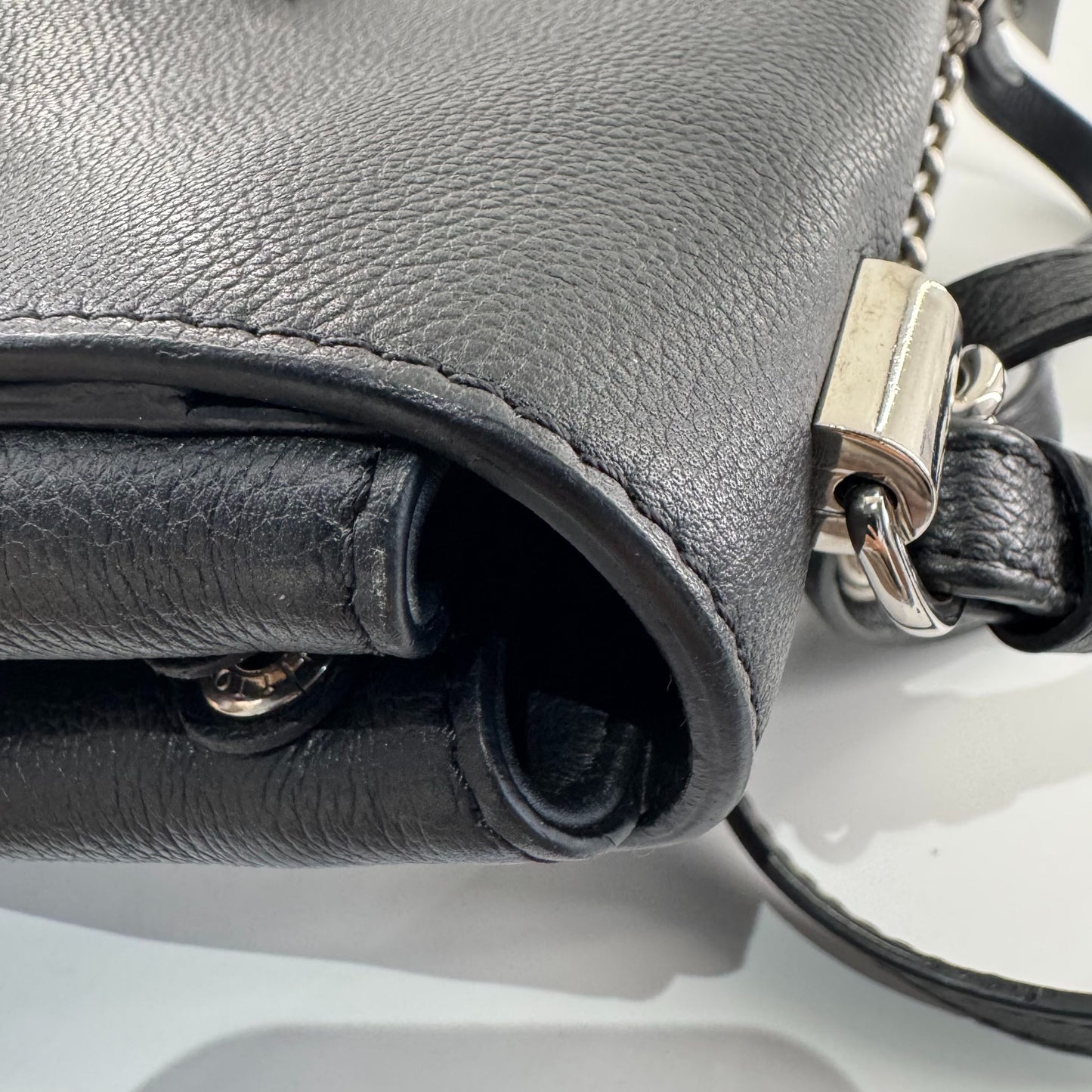 Louis Vuitton - Lockme - Leather - Black - (medium)