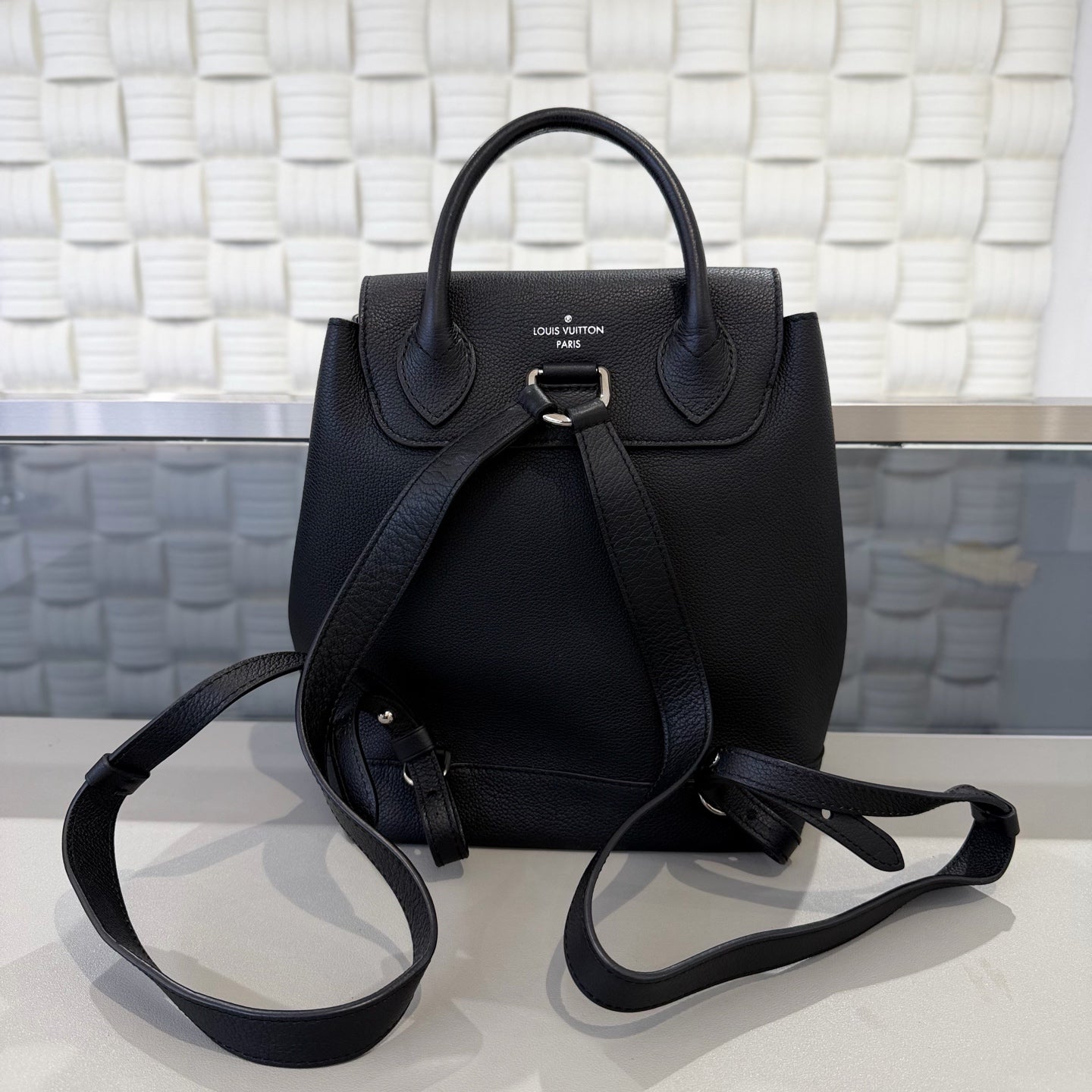 Louis Vuitton - Lockme - Leather - Black - (medium)