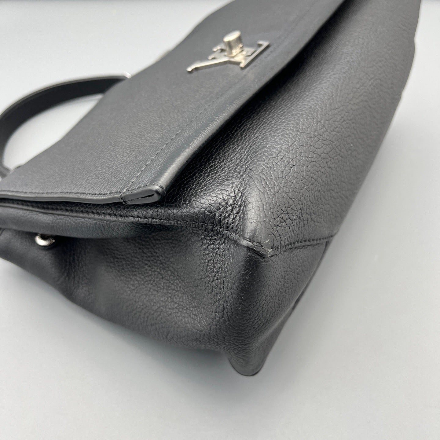 Louis Vuitton - Lockme - Leather - Black - (medium)