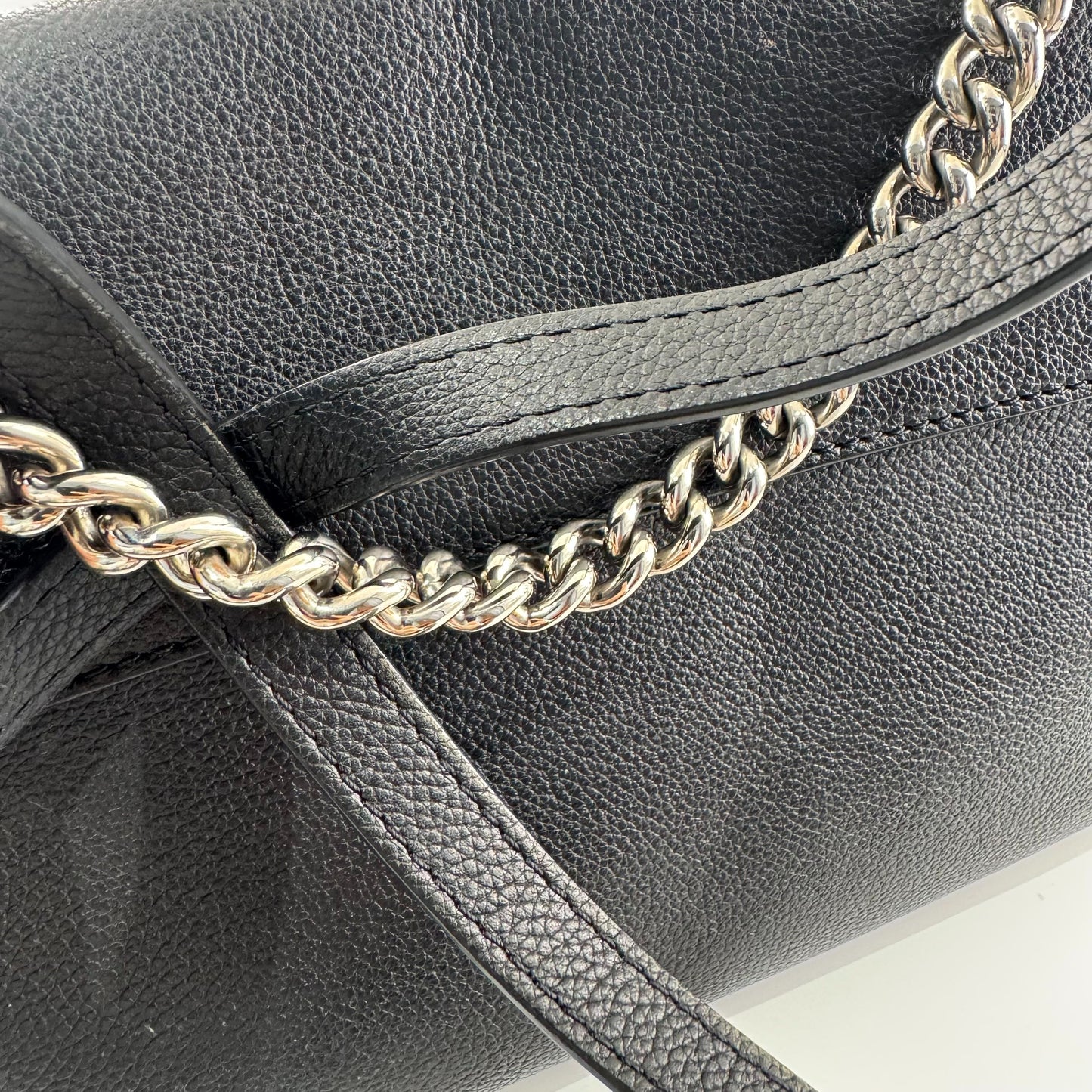 Louis Vuitton - Lockme - Leather - Black - (medium)