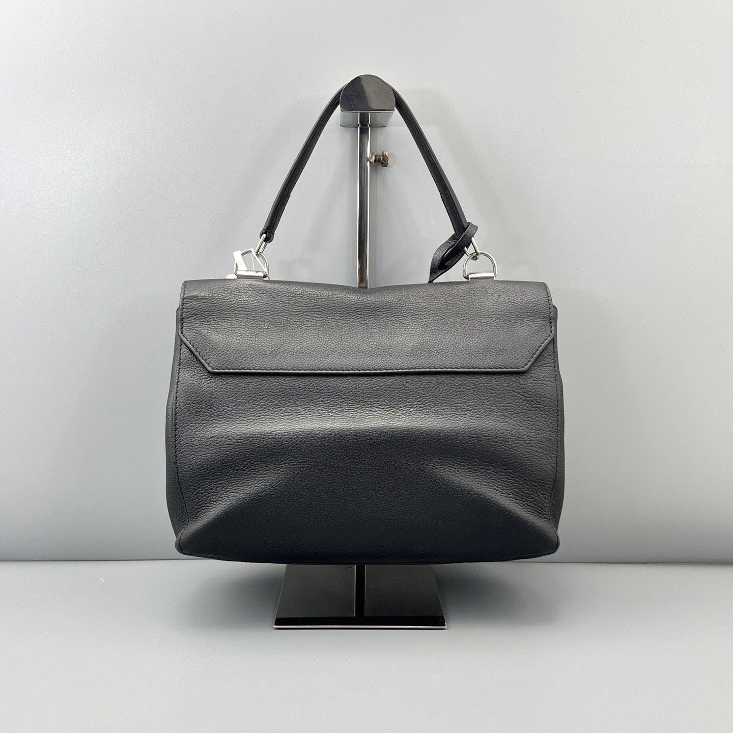 Louis Vuitton - Lockme - Leather - Black - (medium)