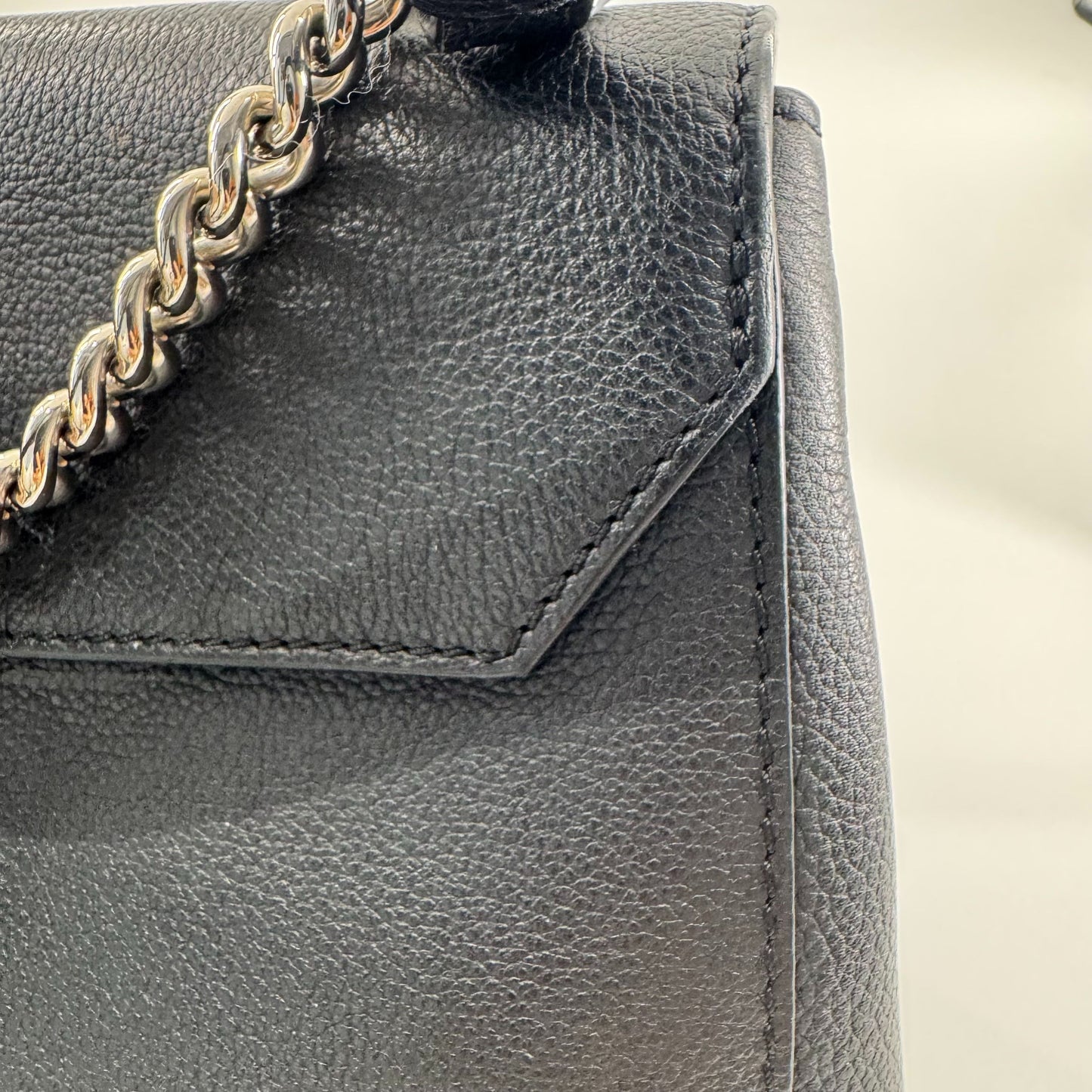 Louis Vuitton - Lockme - Leather - Black - (medium)