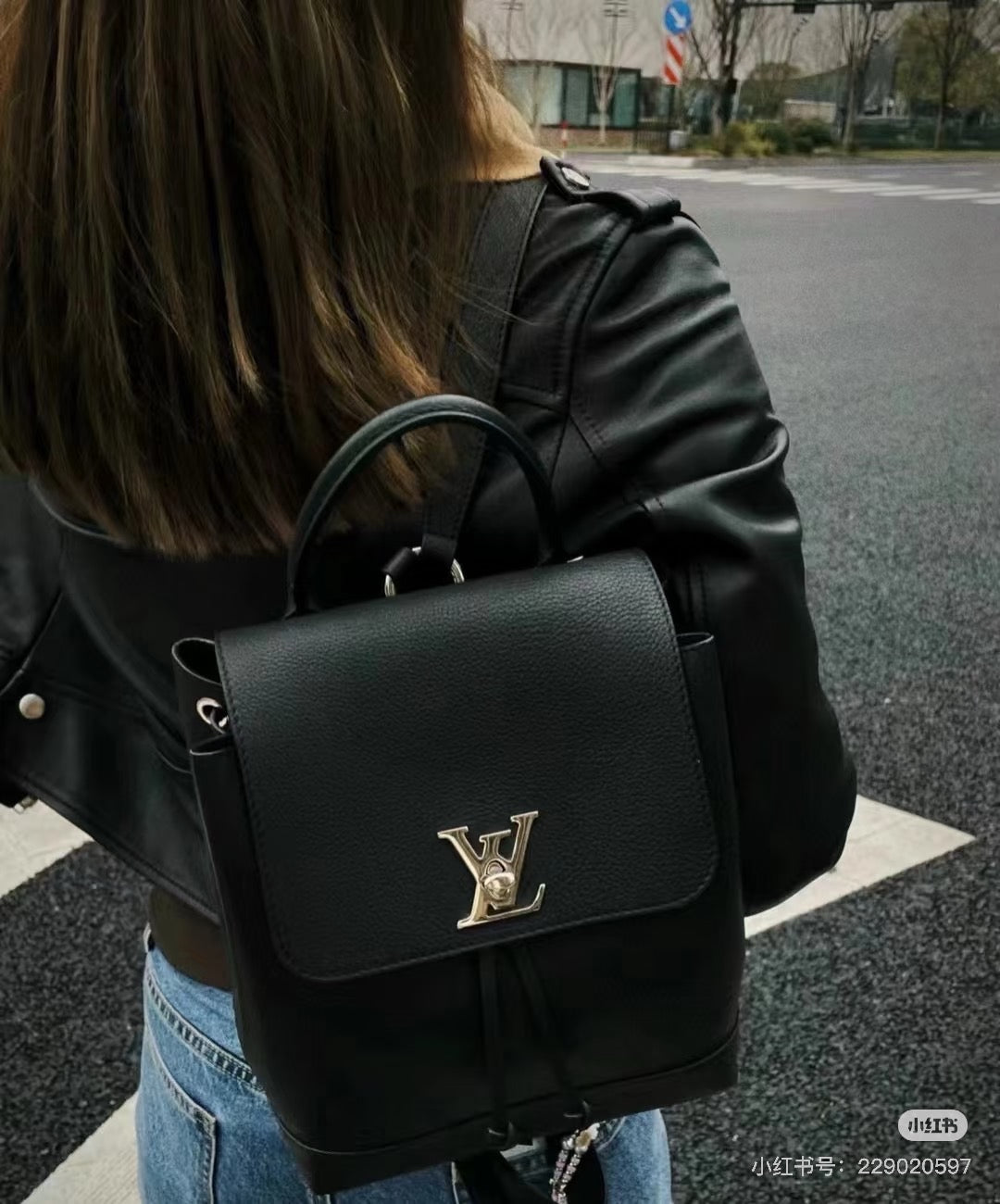 Louis Vuitton - Lockme - Leather - Black - (medium)