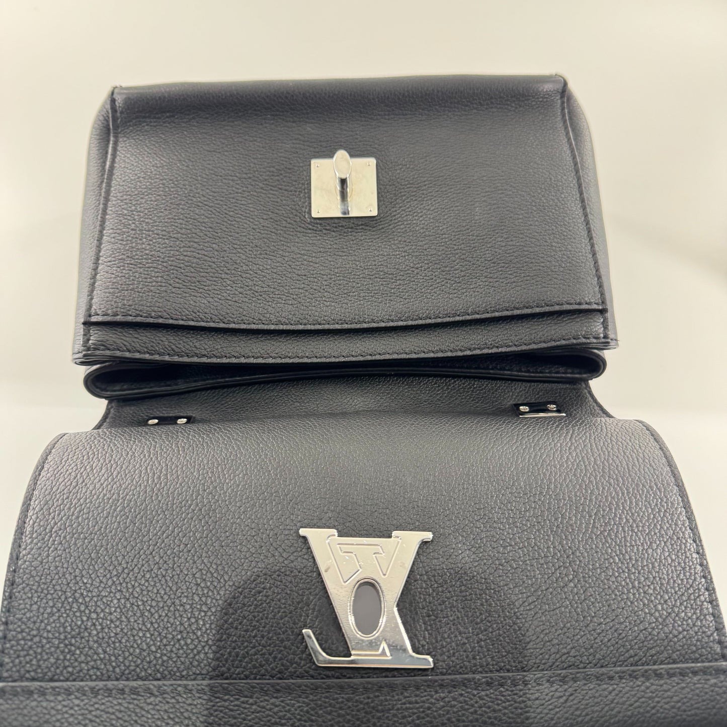 Louis Vuitton - Lockme - Leather - Black - (medium)