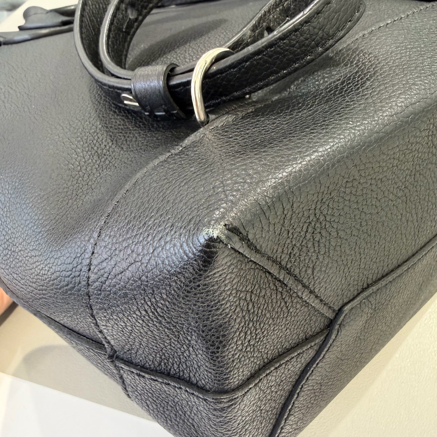 Louis Vuitton - Lockme - Leather - Black - (medium)