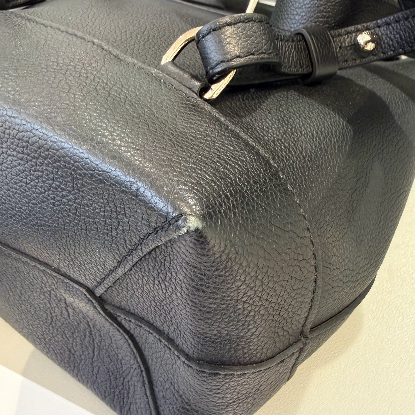 Louis Vuitton - Lockme - Leather - Black - (medium)