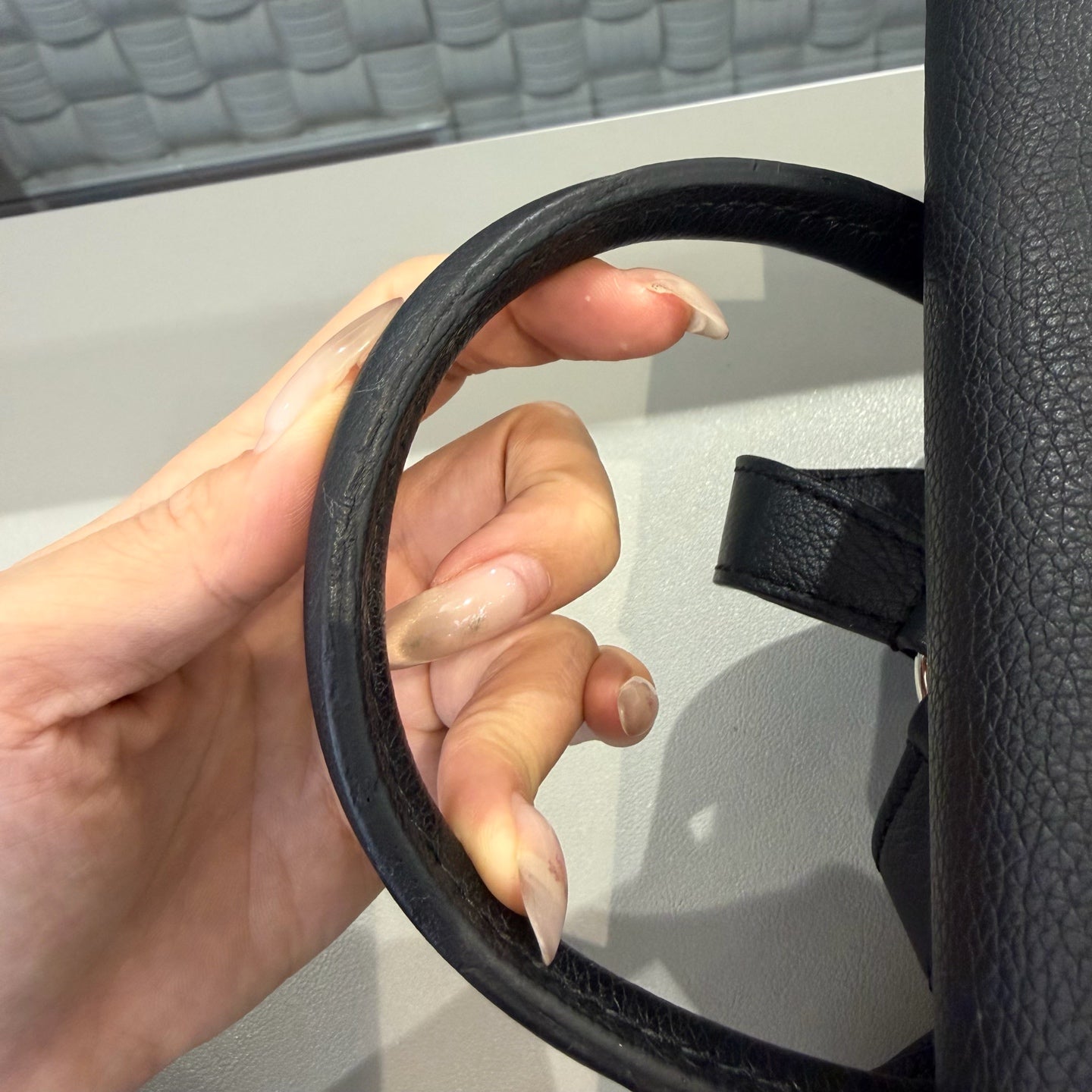 Louis Vuitton - Lockme - Leather - Black - (medium)