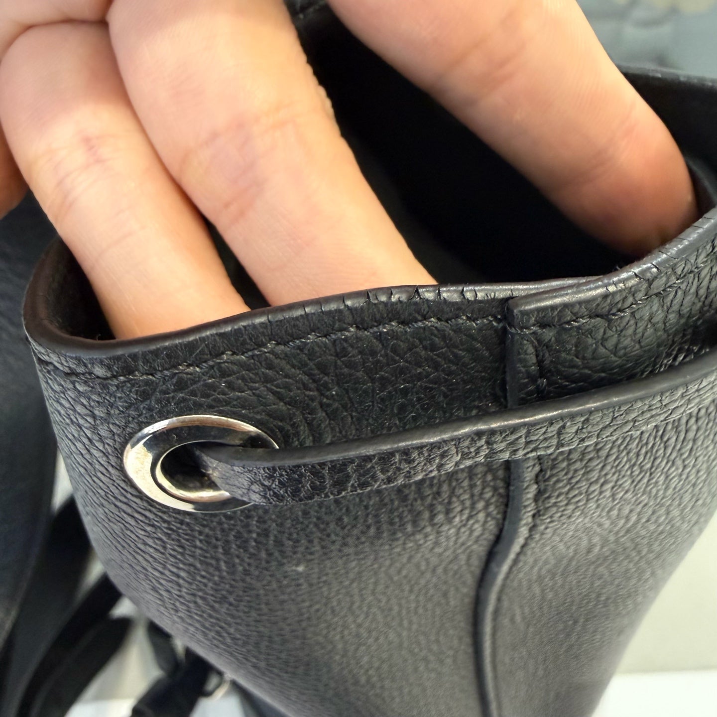 Louis Vuitton - Lockme - Leather - Black - (medium)