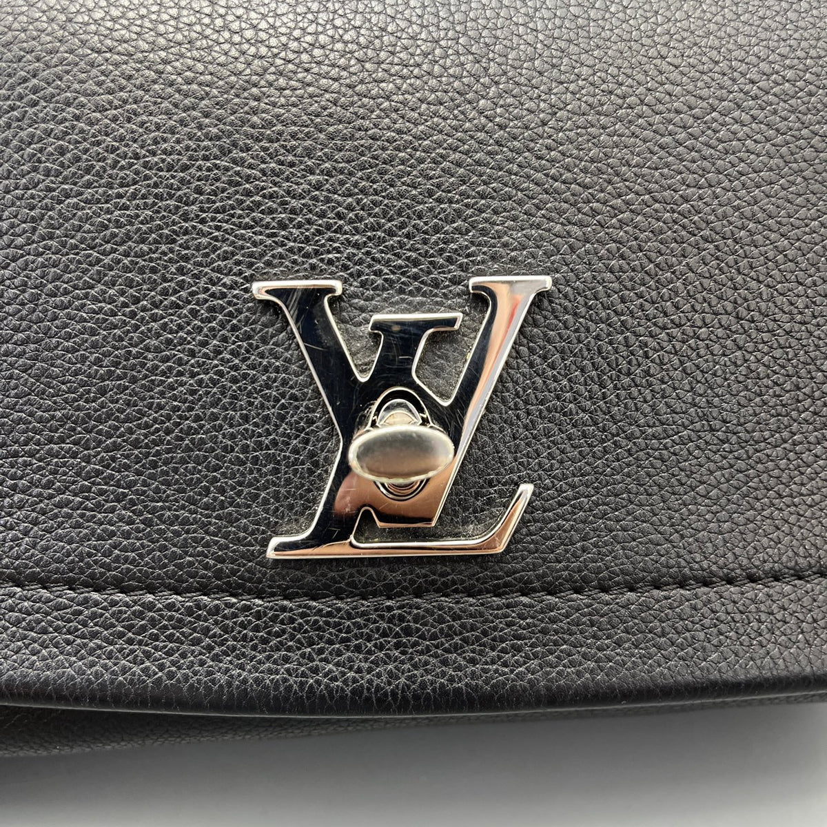 Louis Vuitton - Lockme - Leather - Black - (small)