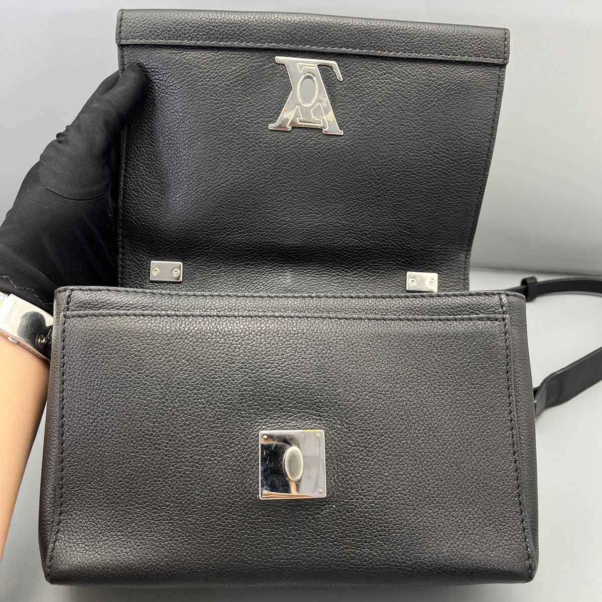 Louis Vuitton - Lockme - Leather - Black - (small)