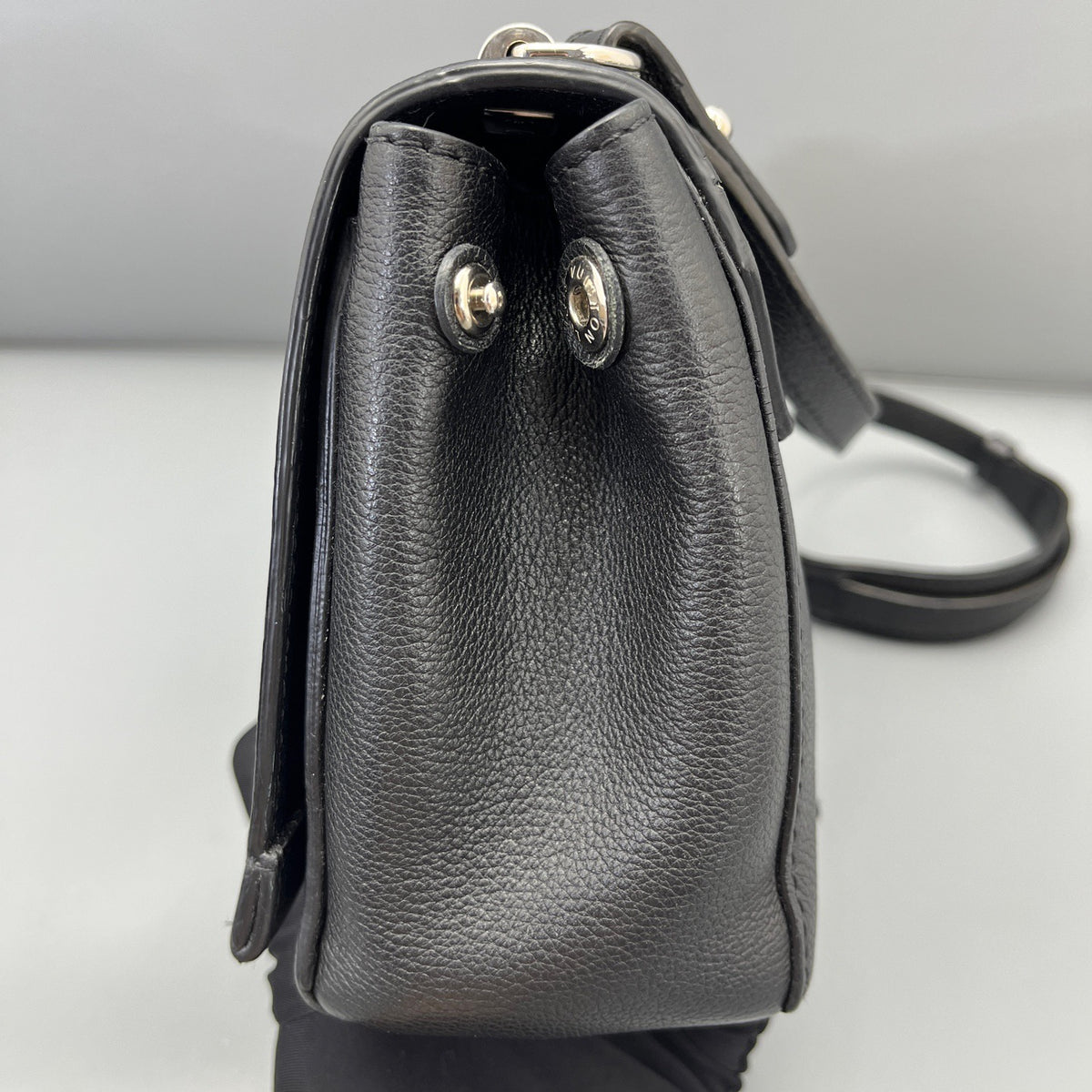 Louis Vuitton - Lockme - Leather - Black - (small)