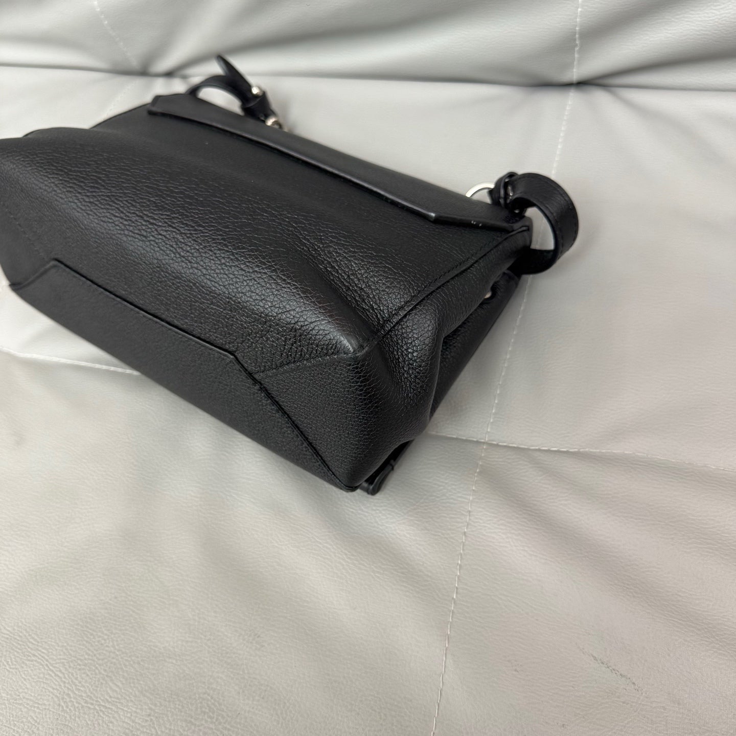 Louis Vuitton - Lockme - Leather - Black - (small)