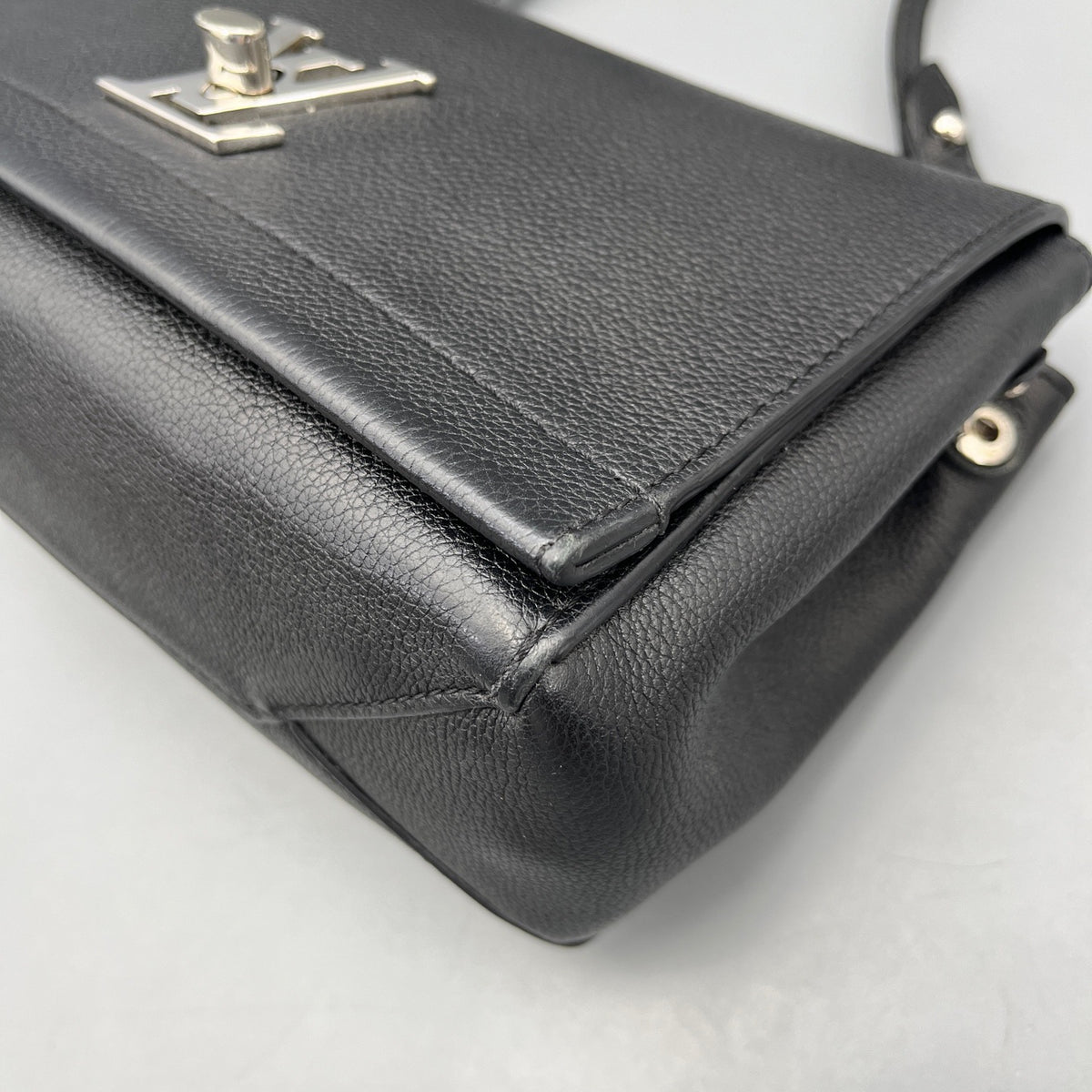 Louis Vuitton - Lockme - Leather - Black - (small)